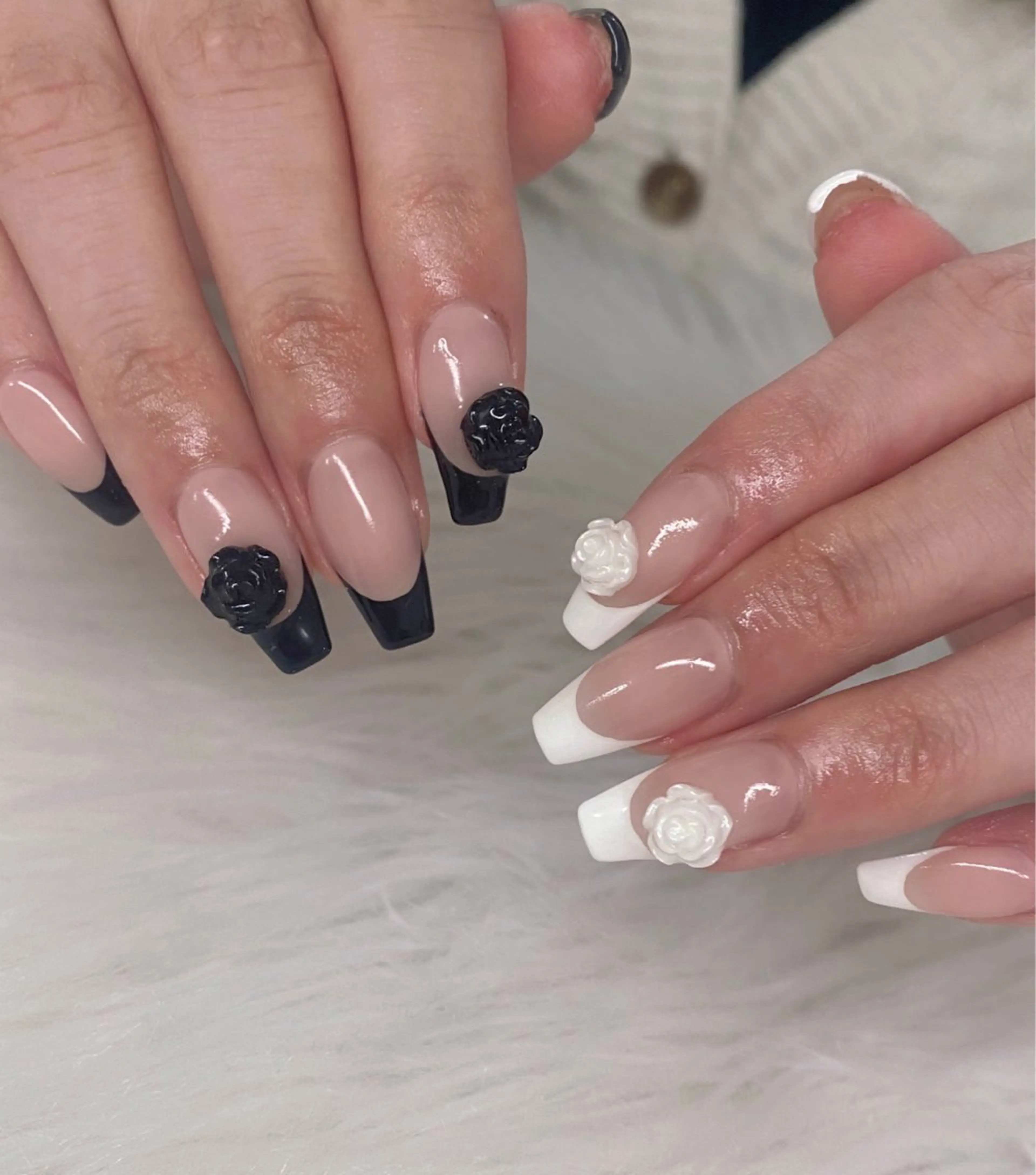 ネイル フレンチネイル Bitty／ SENA⋆˙⟡ —のネイルデザイン