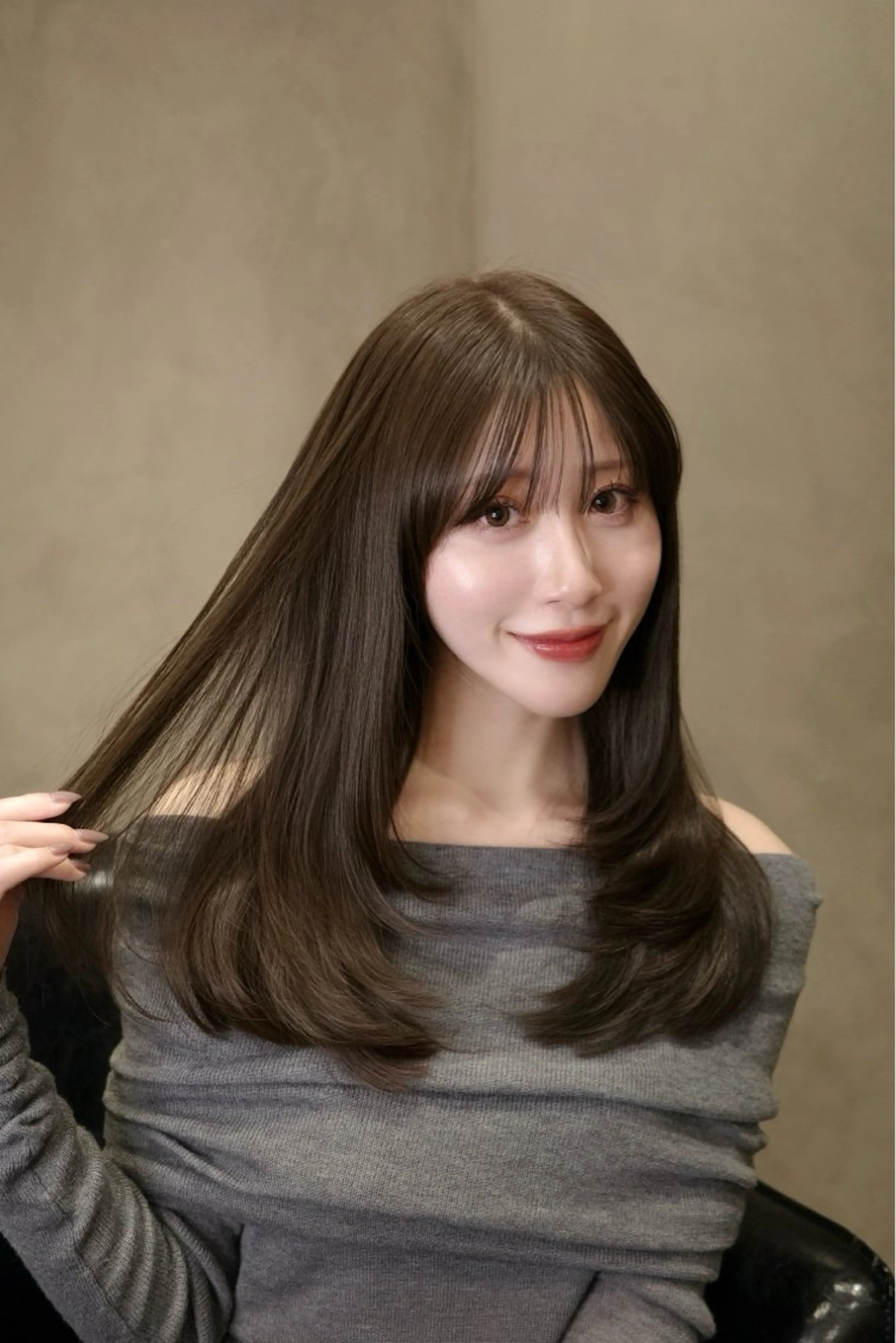 セミロング 髪質改善 レイヤーカット 似合わせカット 美顔形成｜酒井 ｜青山のヘアスタイル