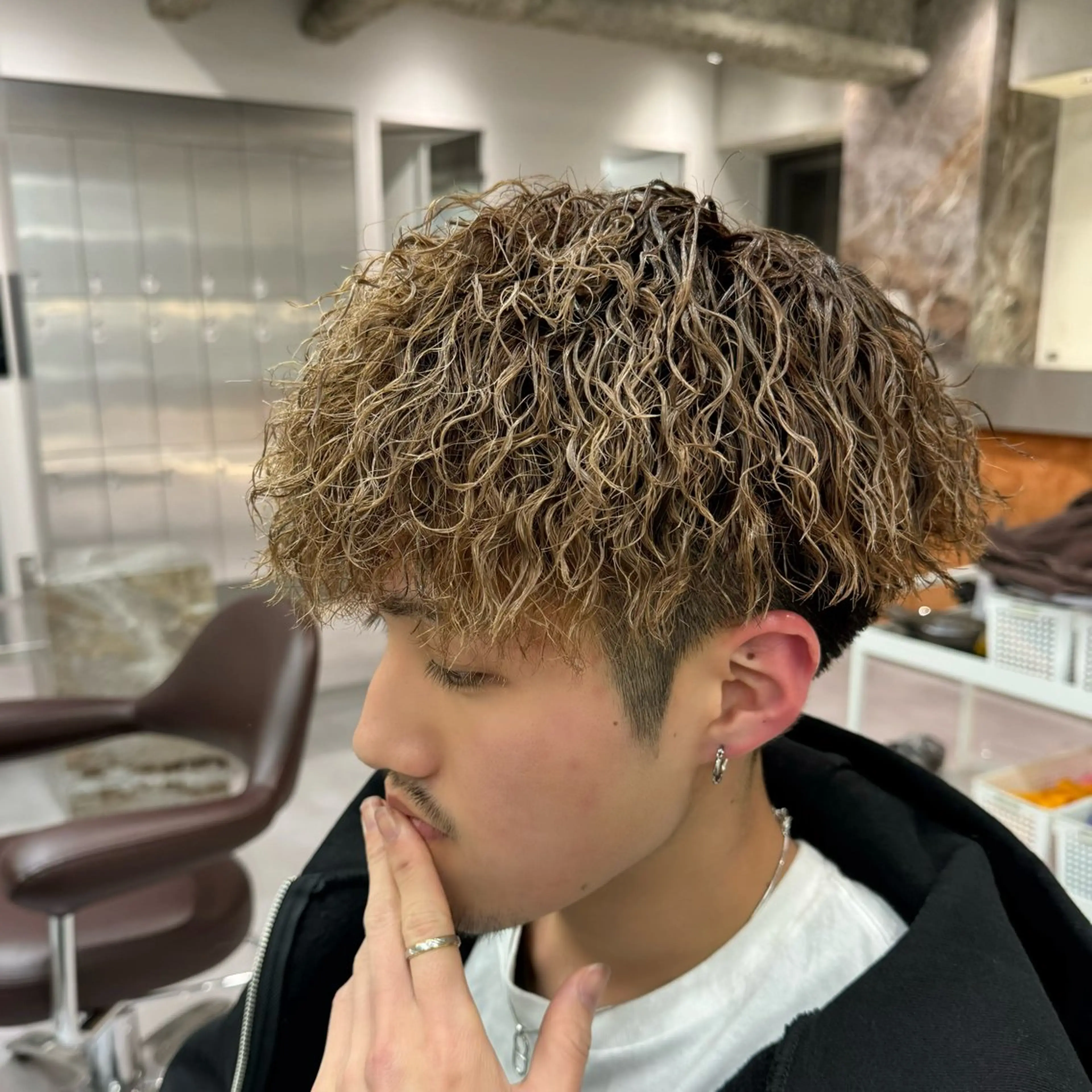 【新店舗オープン記念クーポン🔥】　【カット＋ツイストスパイラルパーマ】　【縦に落ちるシャープな質感が大人気❗️】の写真