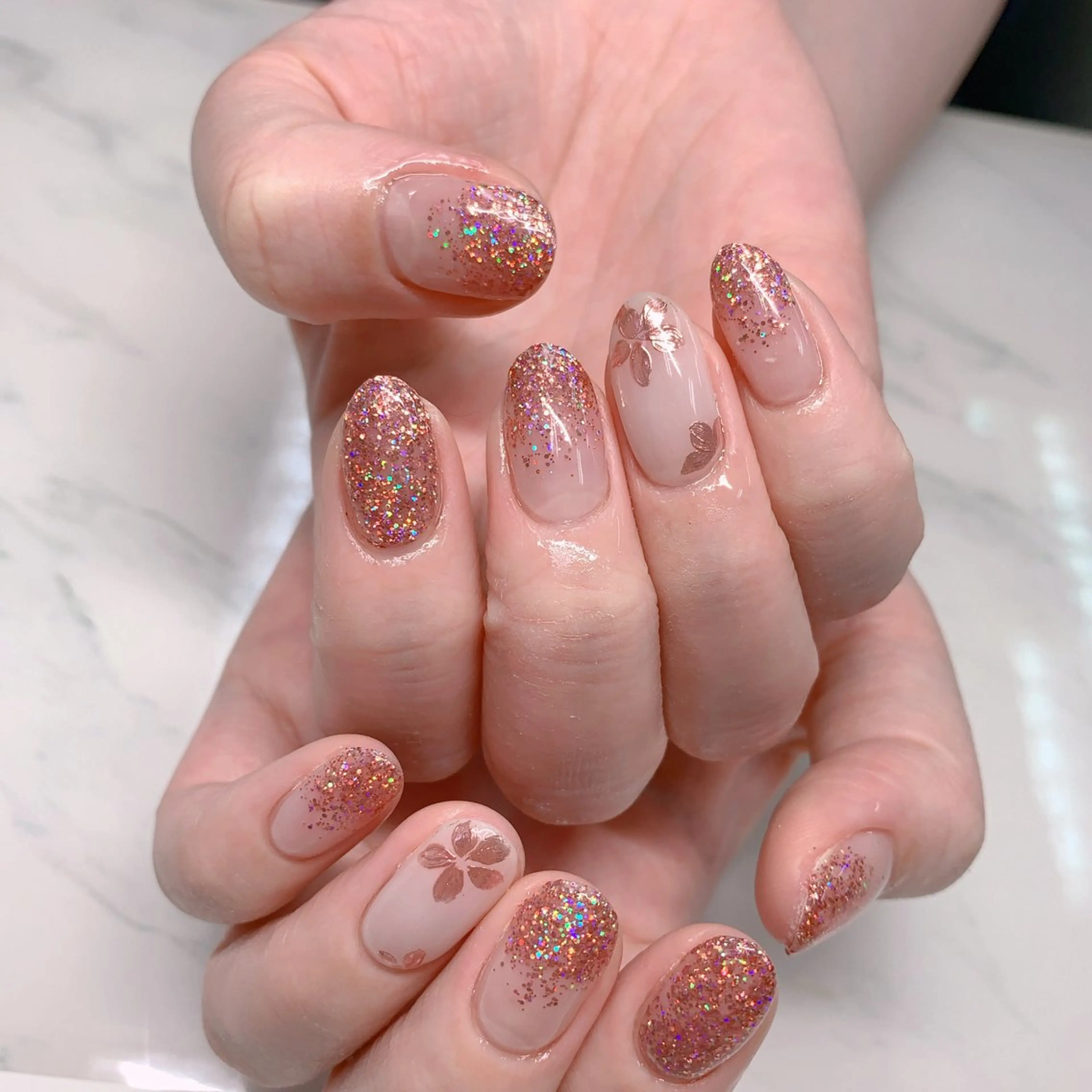 ネイル オーロラネイル 長さ出し フットネイル ジェルネイル キラキラネイル ハンドネイル インフィニティ ネイルサロンのネイルデザイン