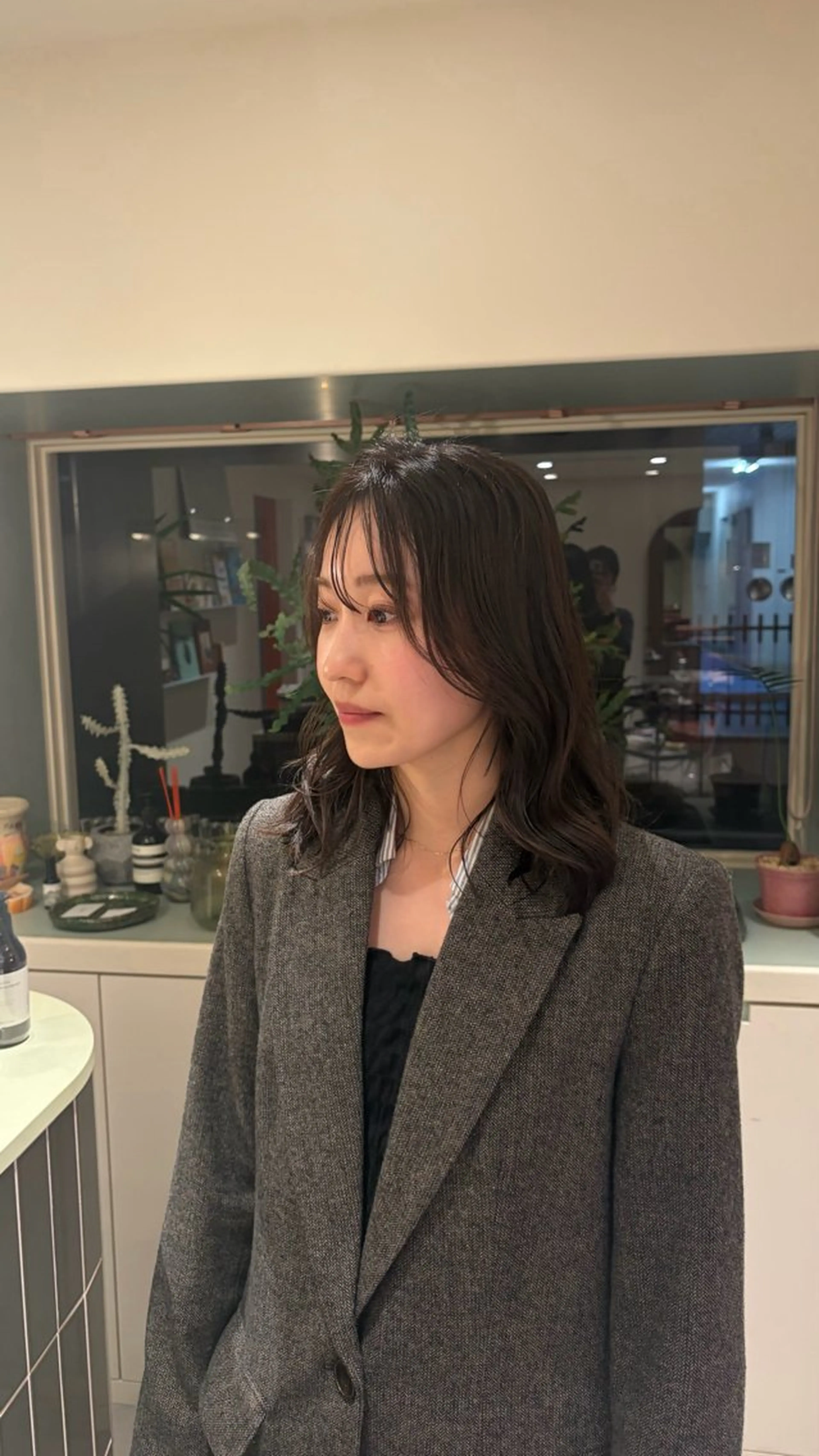 ミディアム カラー 新井 楓梨のヘアスタイル