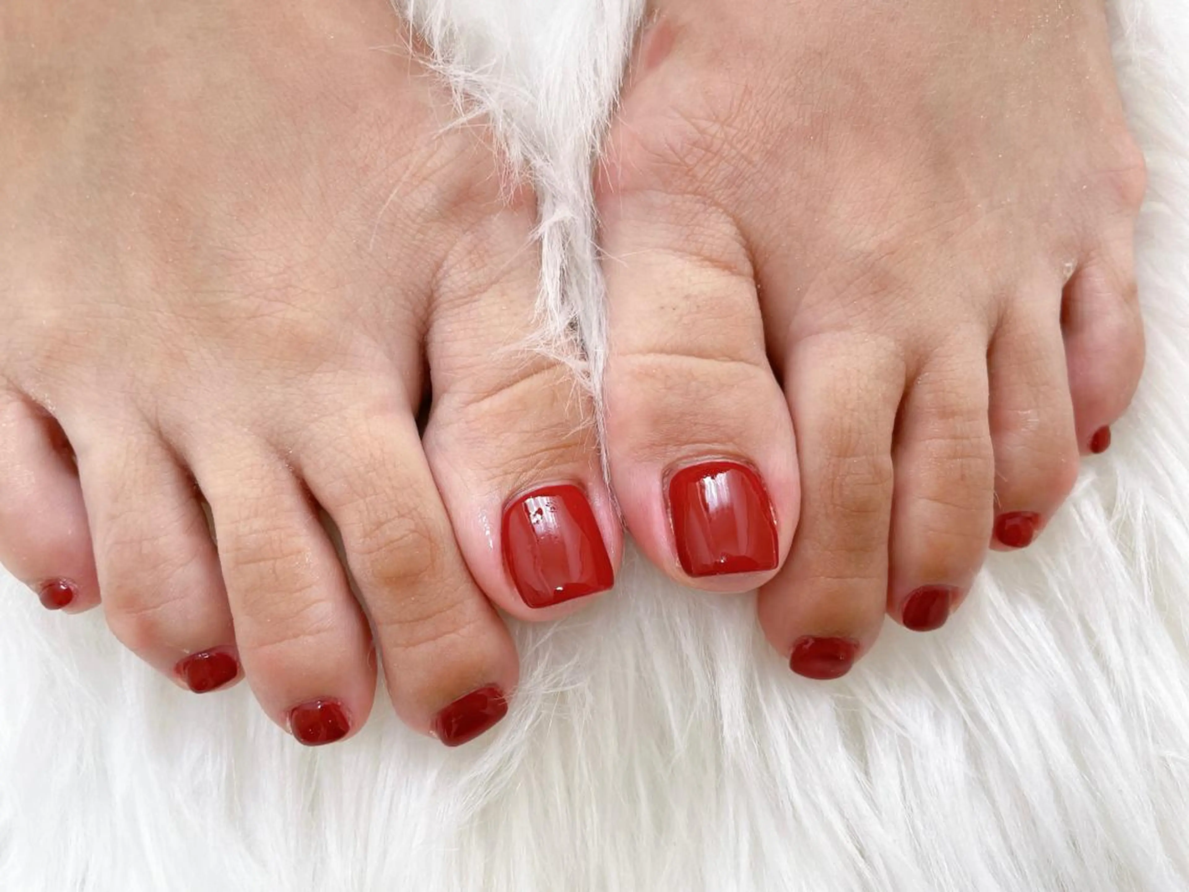 ネイル フットネイル ワンカラーネイル 赤色 mogunail &blowのネイルデザイン