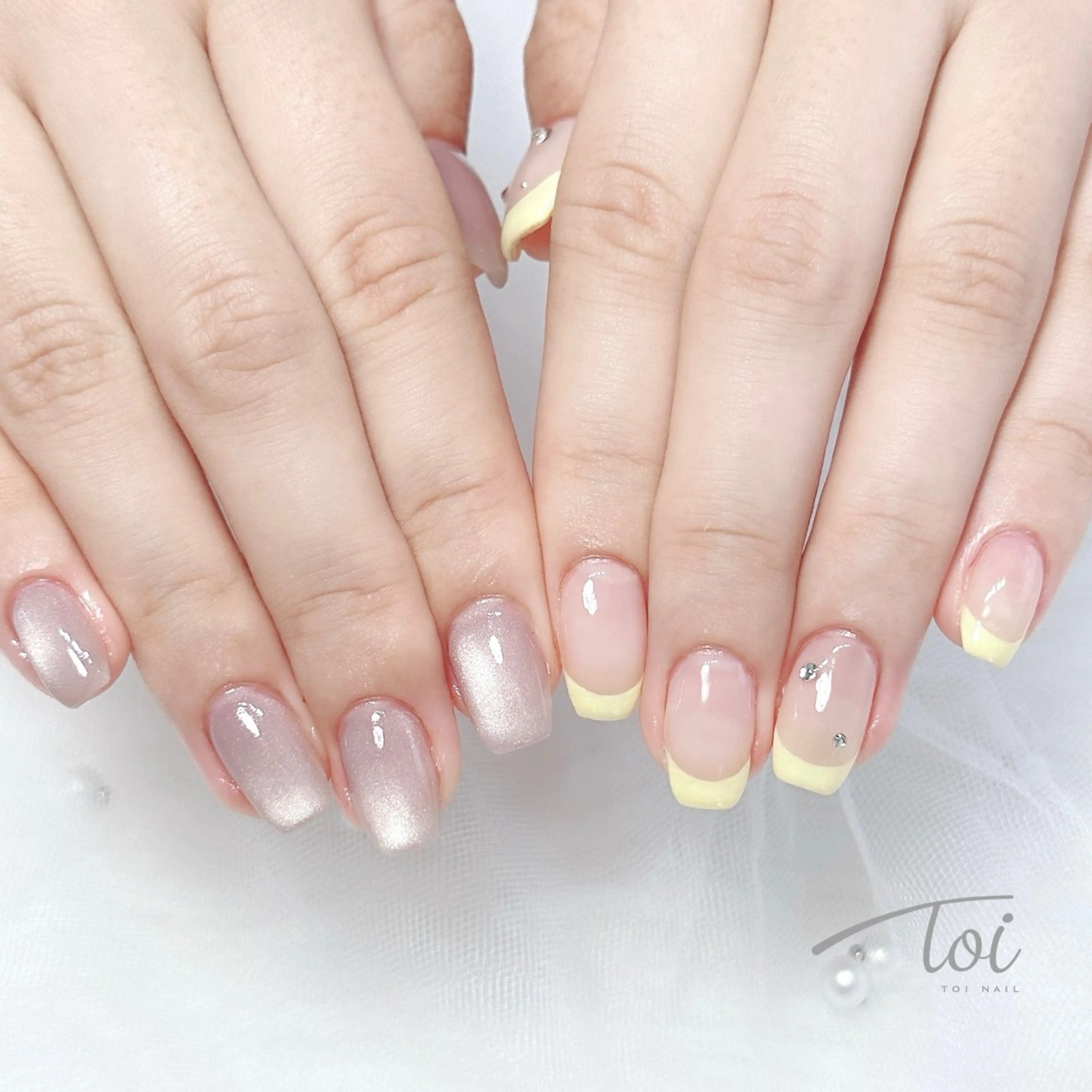 ネイル フレンチネイル マグネットネイル 黄色 ハンドネイル toi nail所属・toi nailのネイルデザイン