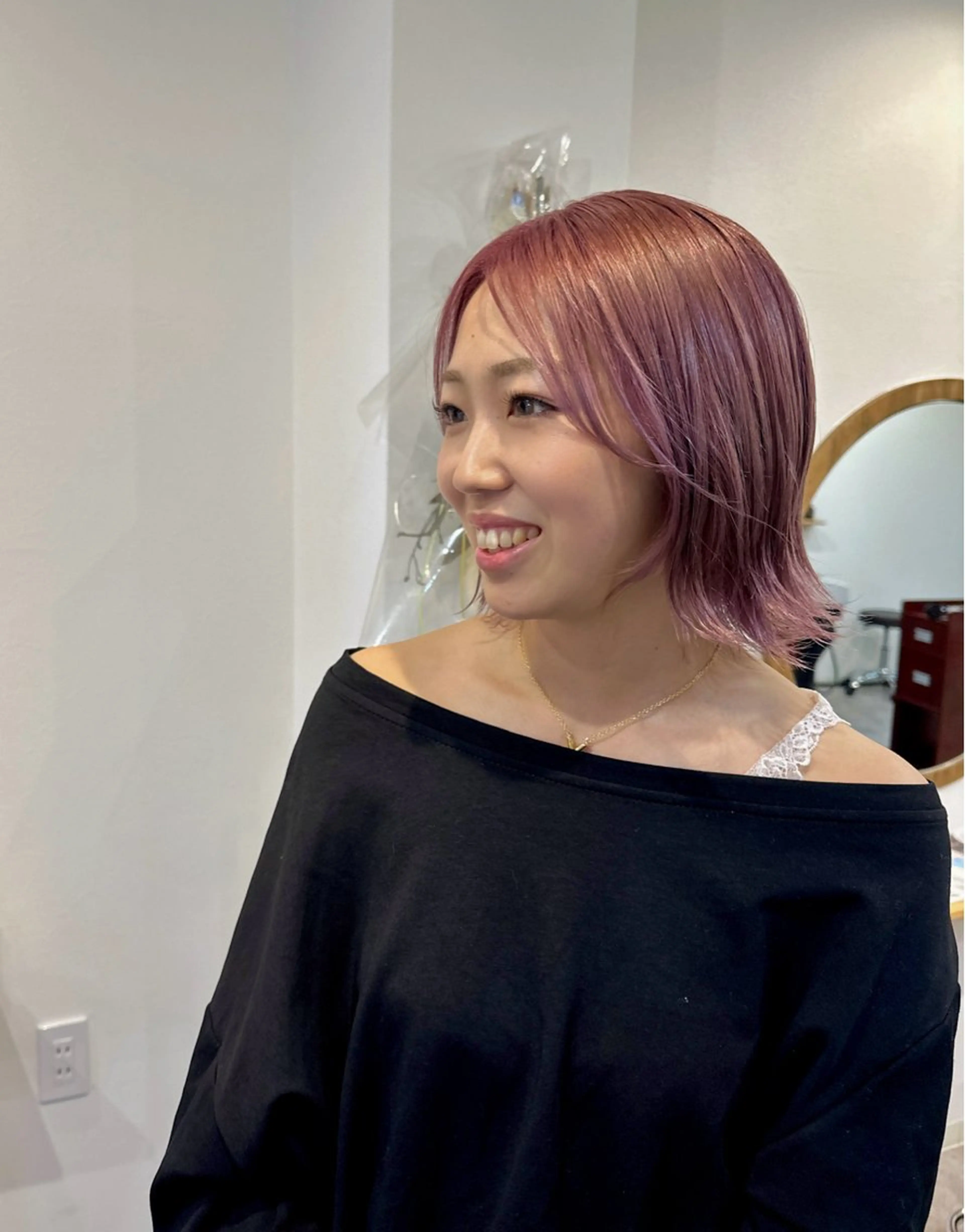 ショート カラー ブリーチ ピンクカラー 梅田 薫のヘアスタイル