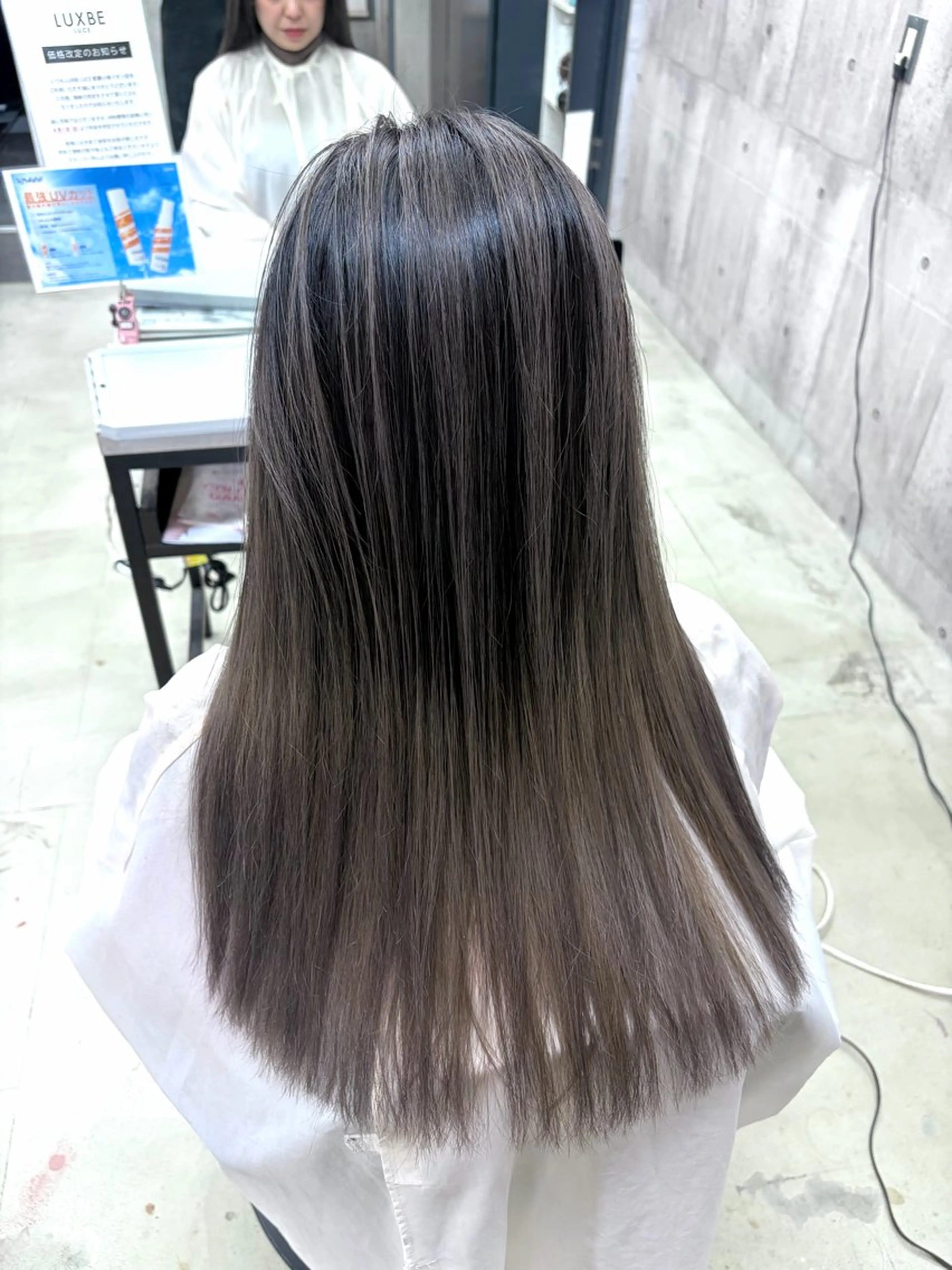 ロング カラー バレイヤージュ ブリーチ レイヤーカット ヘアカラー LUXBE LUCE ひなののヘアスタイル