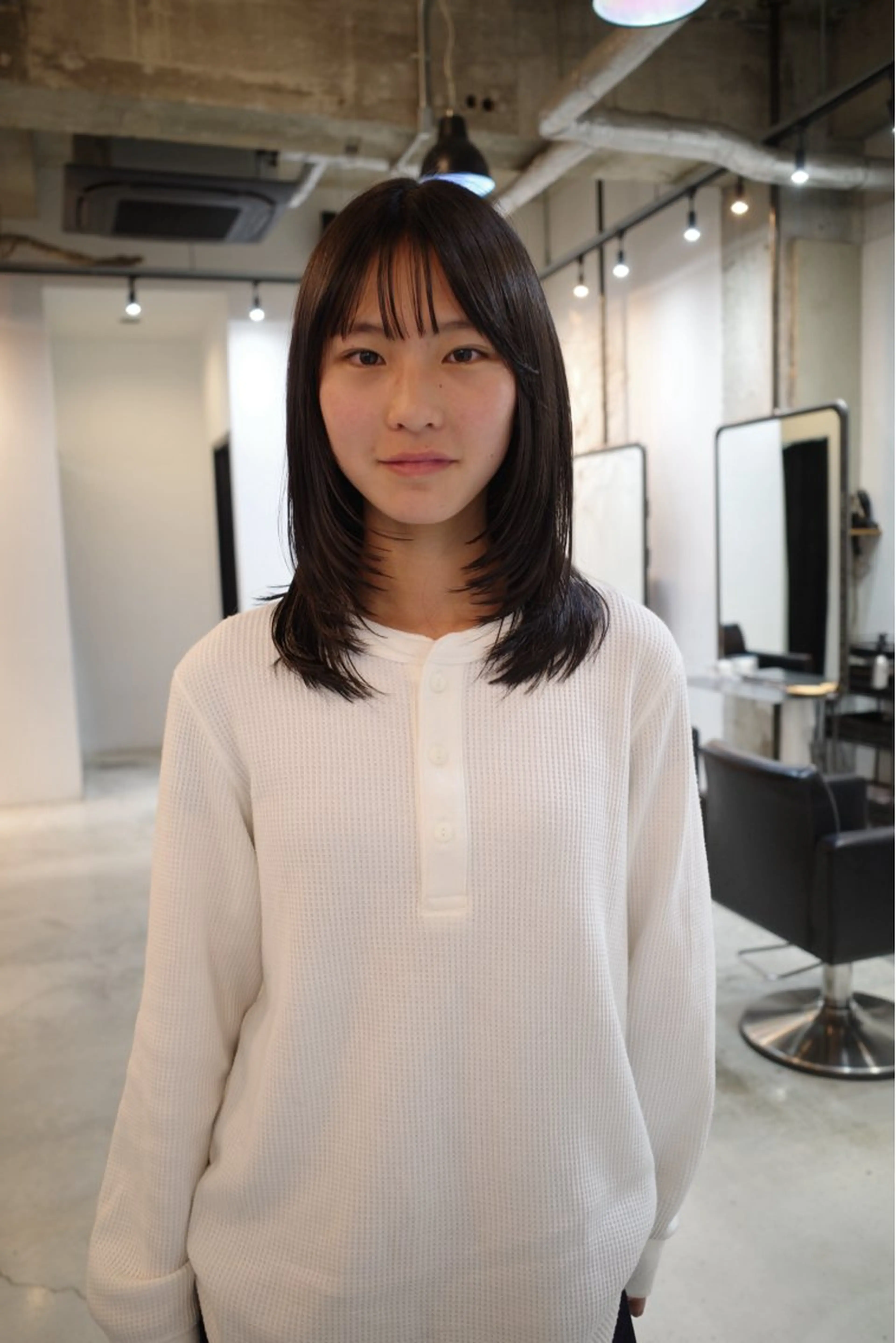 セミロング レイヤーカット 大洞 ことのヘアスタイル