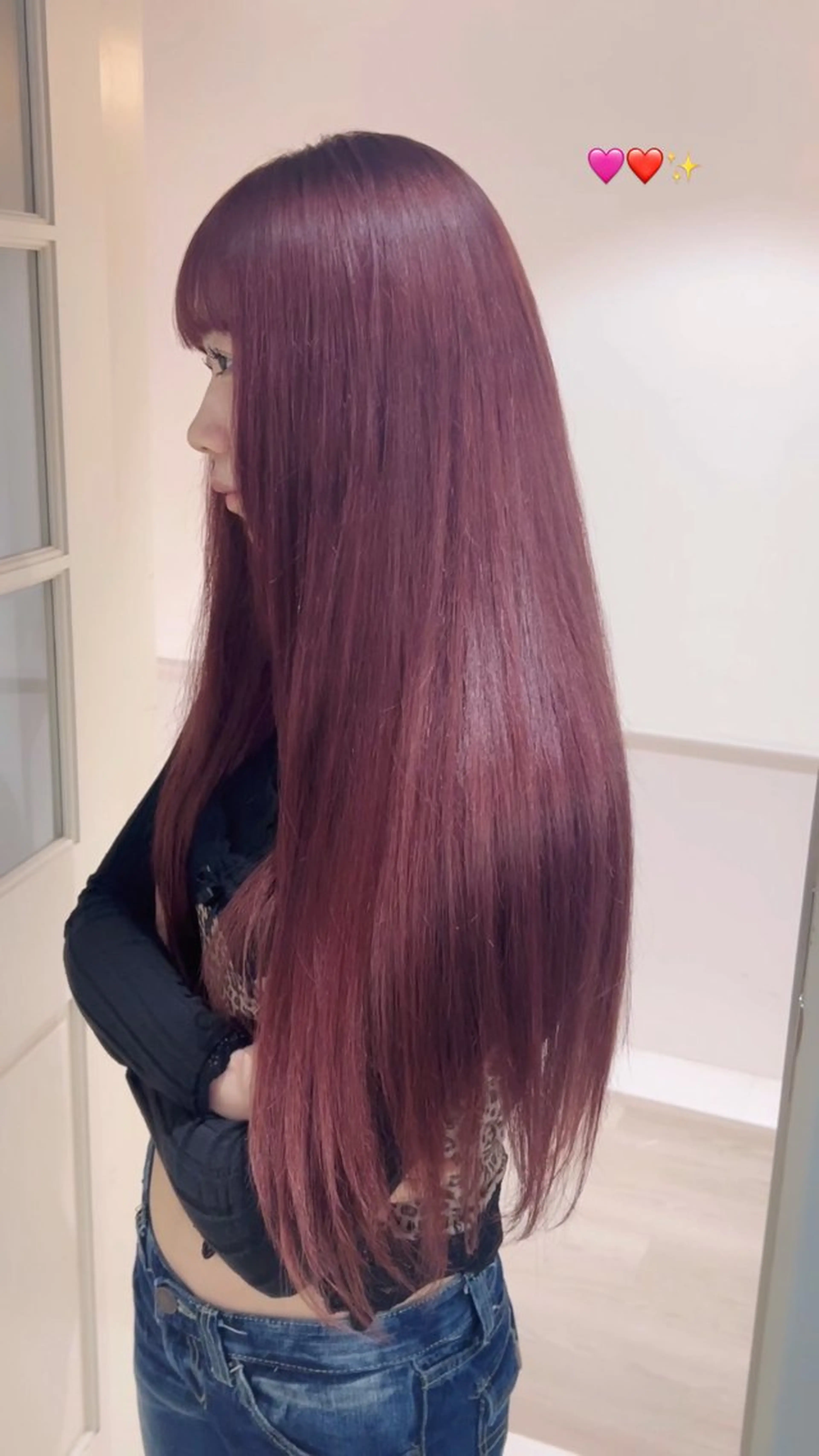 カラー ニトウ レイナのヘアスタイル