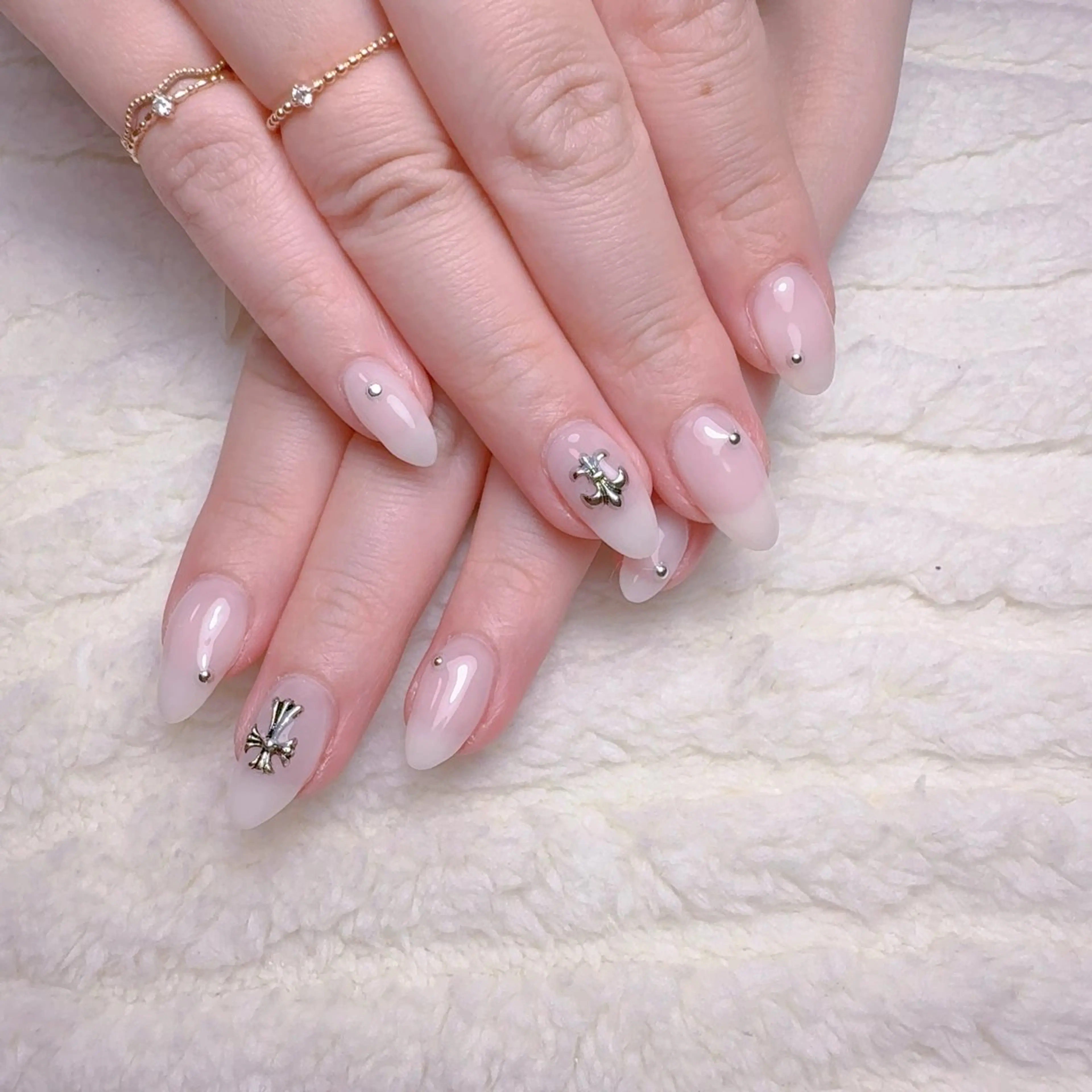 ネイル 成人式 韓国ネイル オフィスネイル ハンドネイル ハンドケア cat‘s nail🐈‍⬛のネイルデザイン