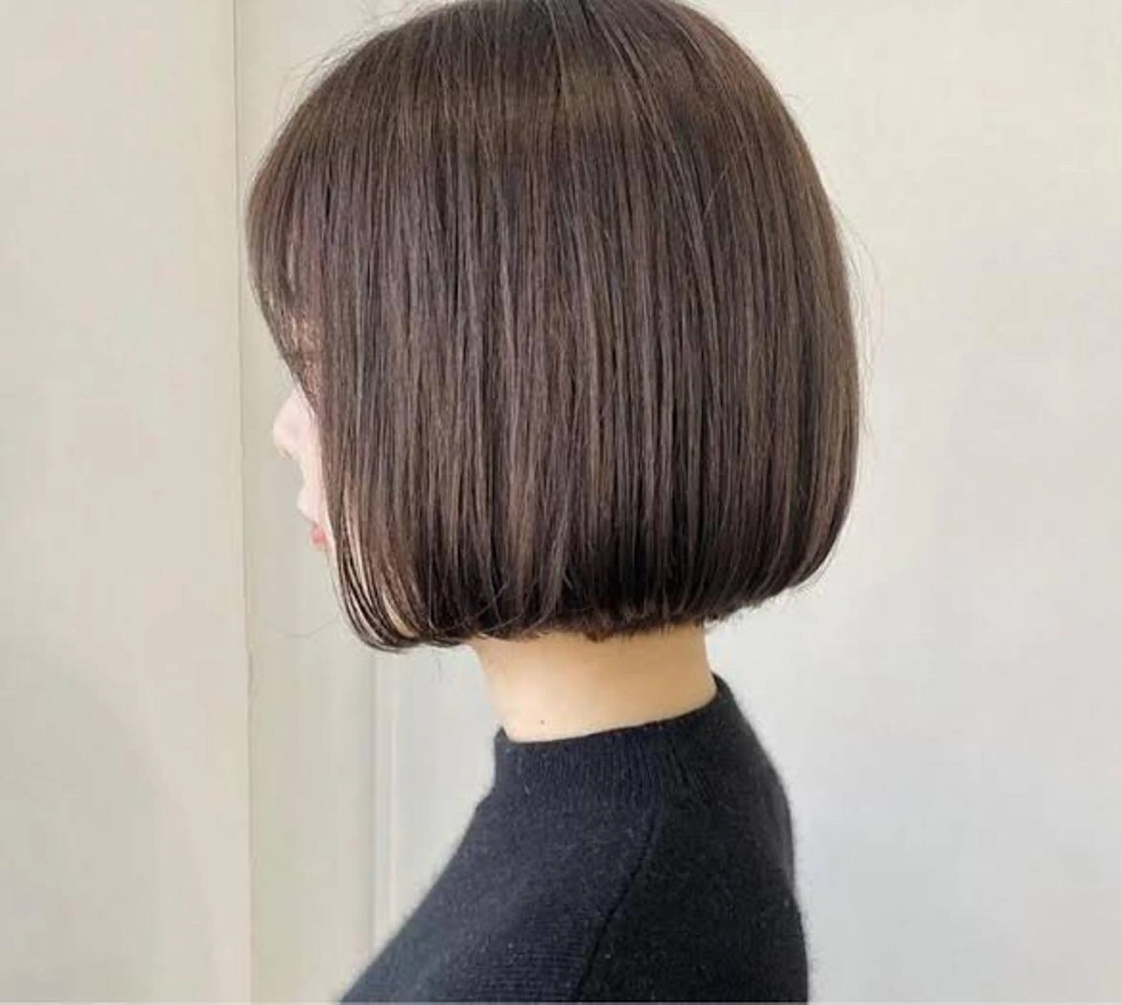 ショート ボブ 小顔カット レイヤー 艶々カラーのヘアスタイル