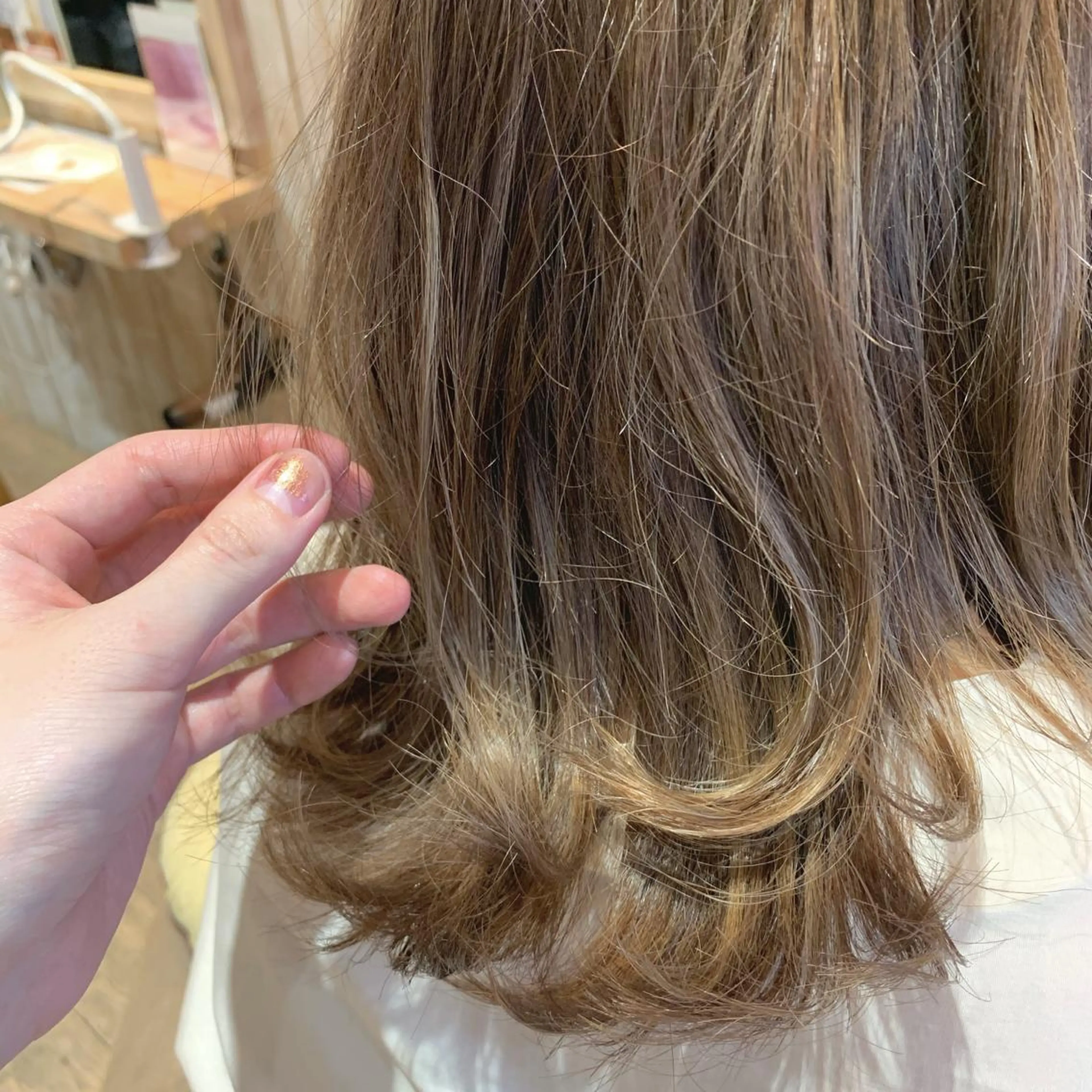 ミディアム ハイライト CHIC 岩下真衣のヘアスタイル