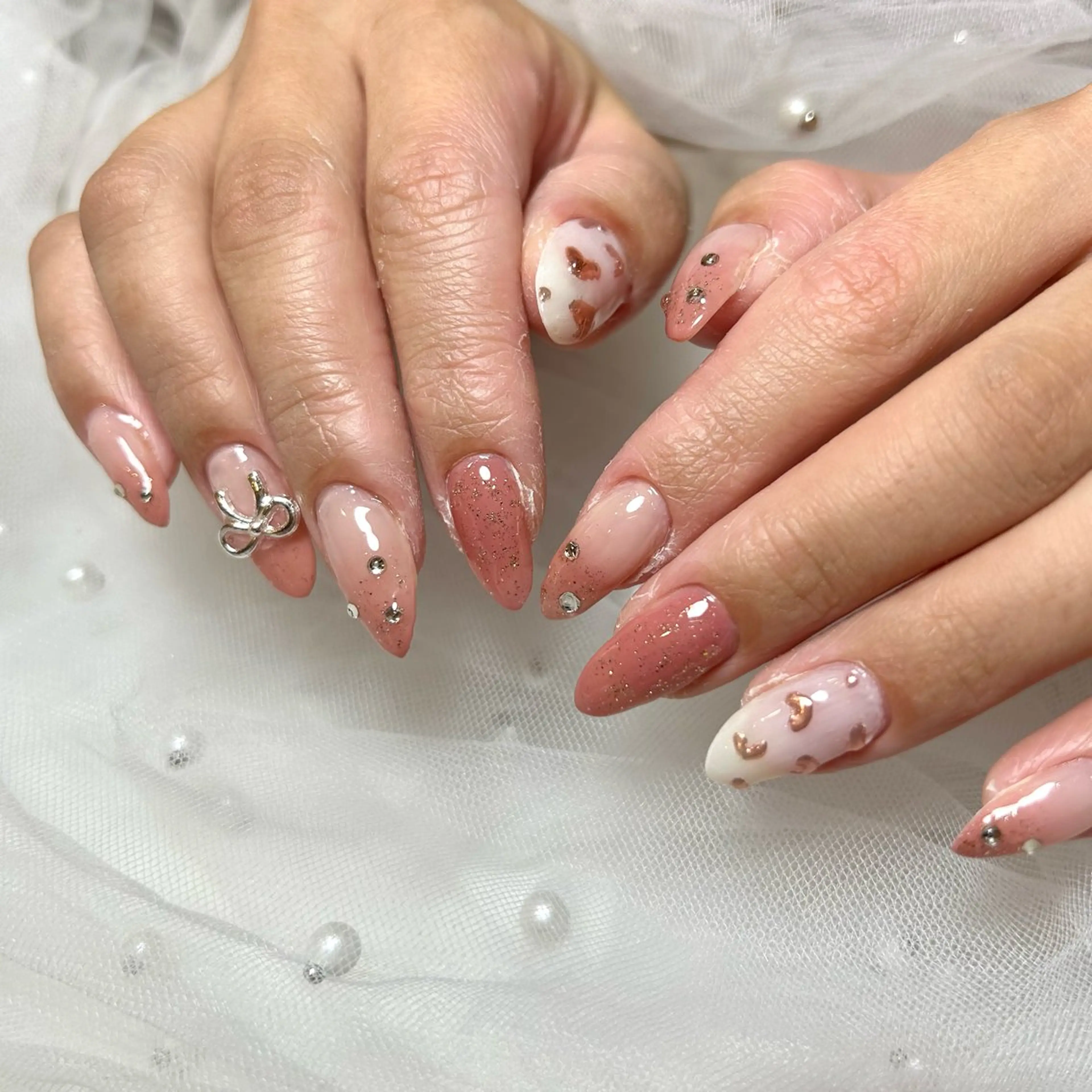 ネイル キラキラネイル ハンドネイル EmaNail 🧸Momokaのネイルデザイン