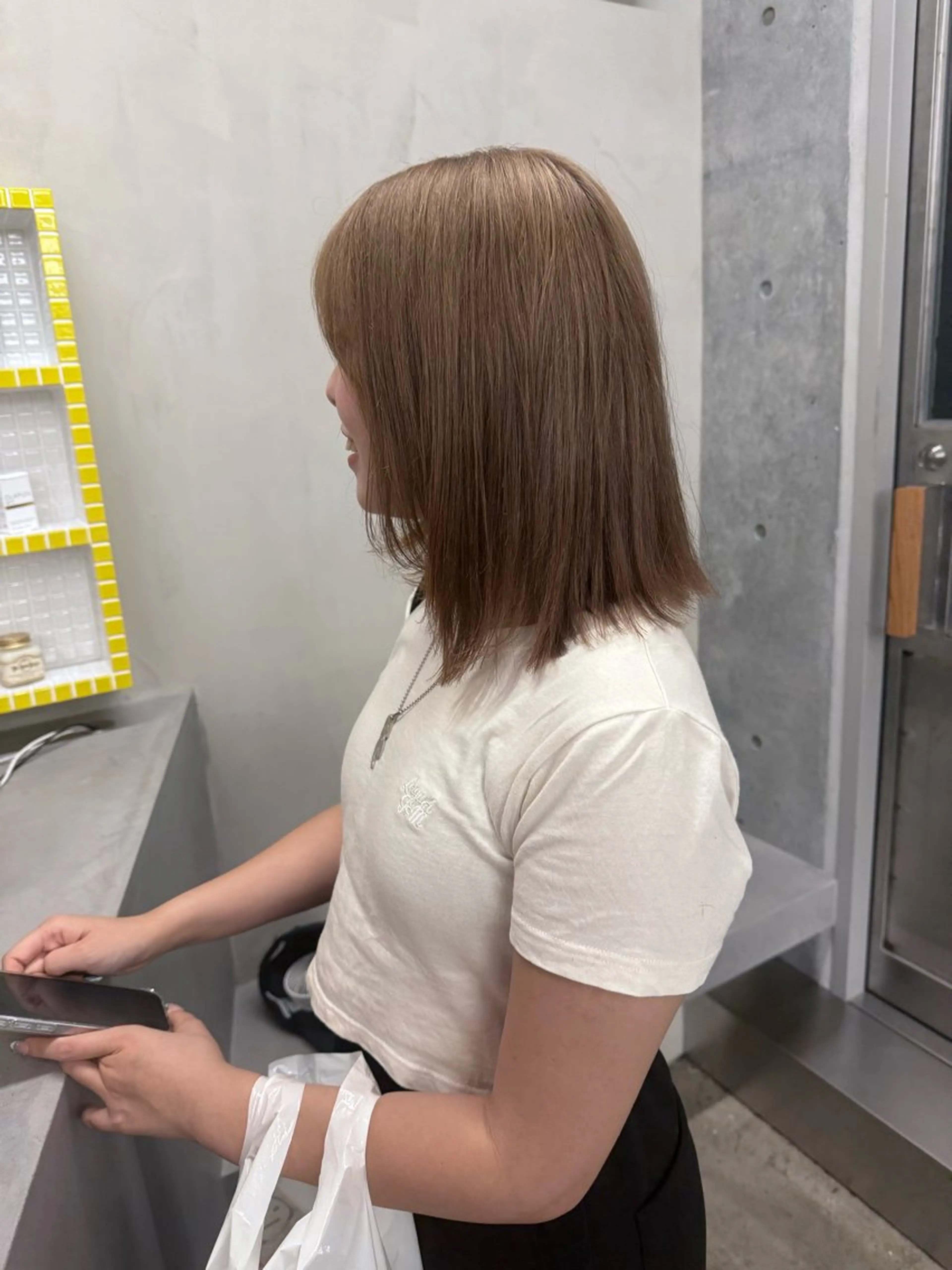 ミディアム カラー ミディアムレイヤー アッシュ ベージュカラー ブリーチ 透明感カラー カット ヘアカラー 誰より丁寧なカット/ 小林輝/レイヤーのヘアスタイル