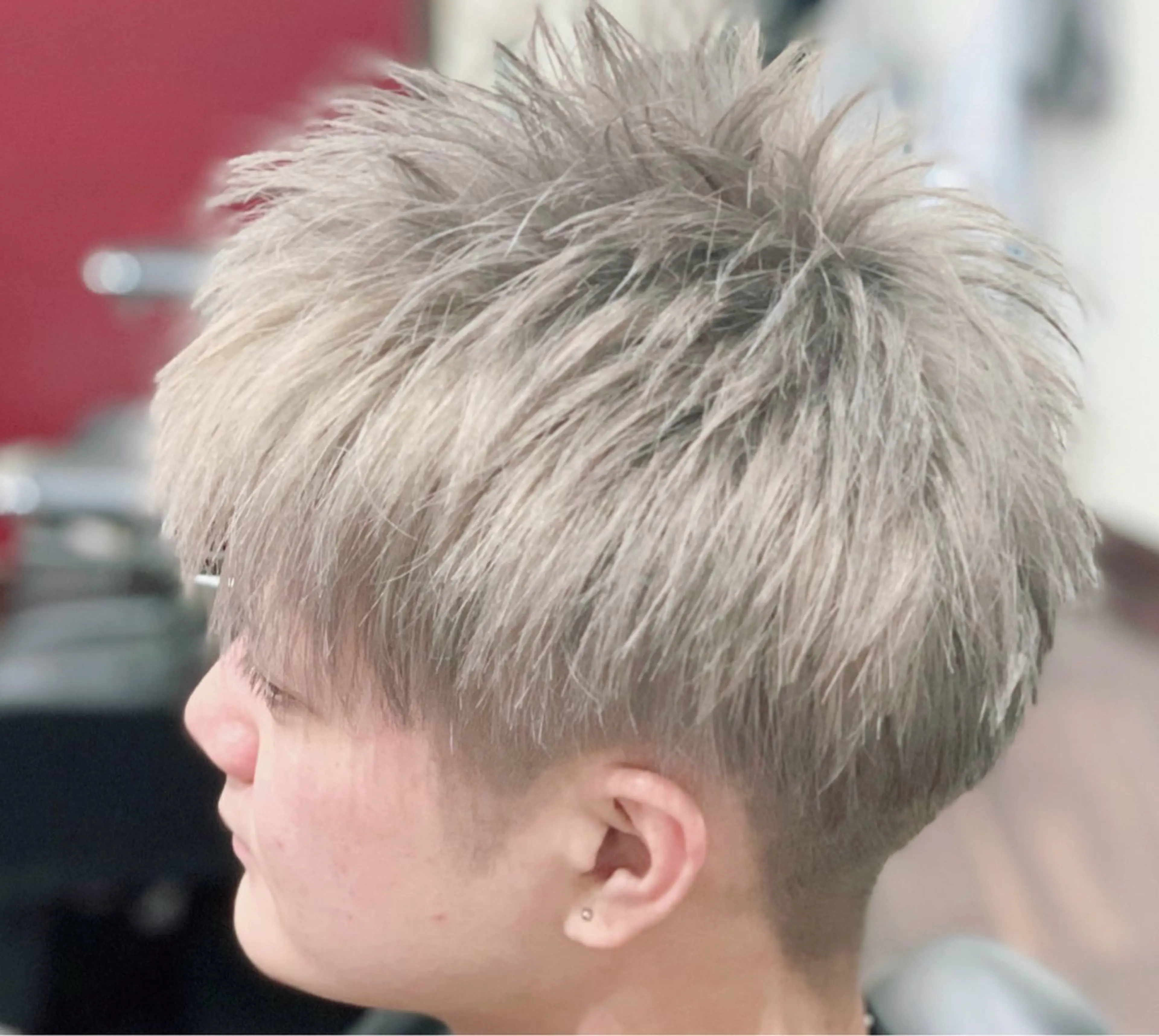 ショート カラー メンズ メンズブリーチ メンズハイトーン ベージュカラー ブリーチ 透明感カラー 早川 太貴のヘアスタイル