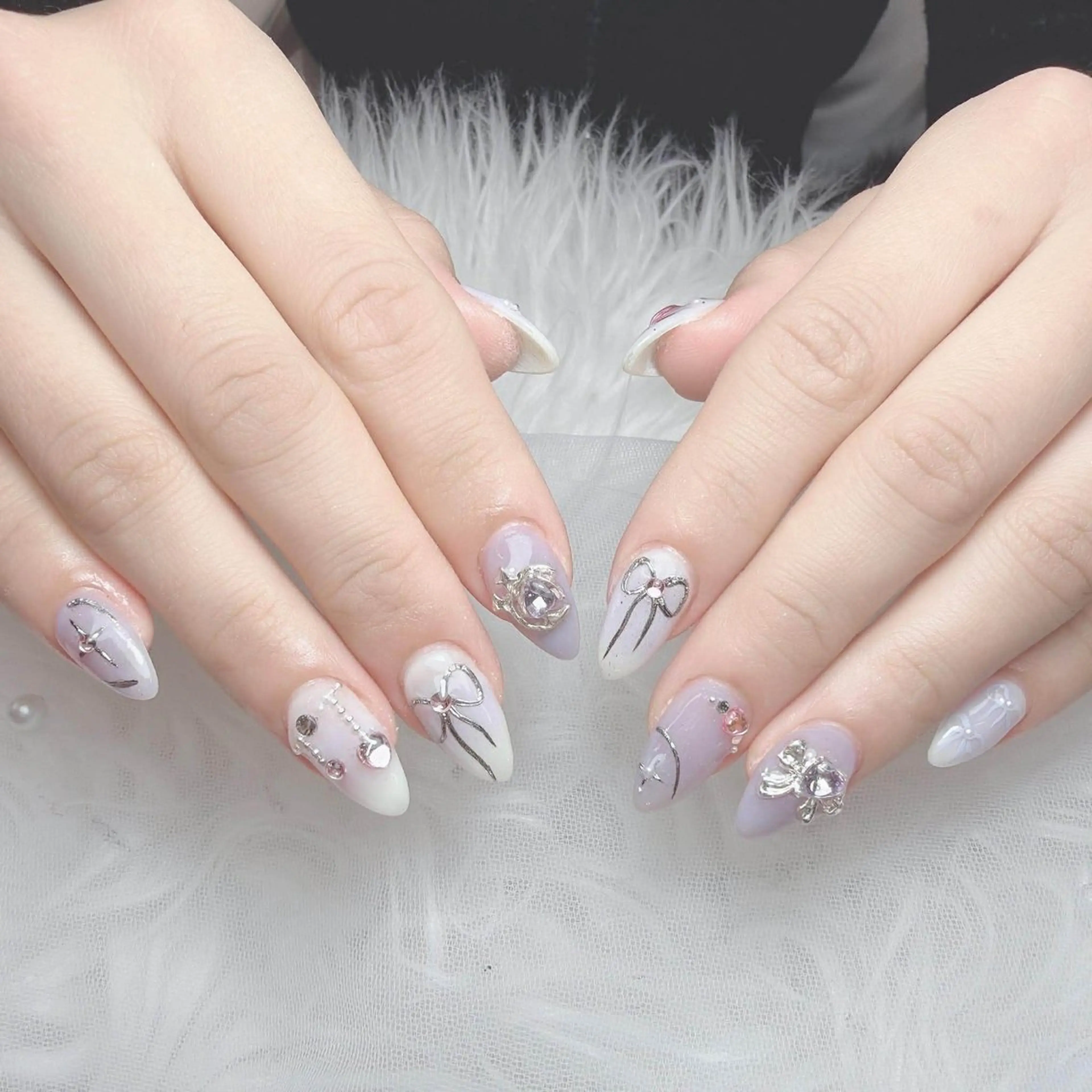 ネイル 韓国ネイル ミラーネイル リボン シンプルネイル ワンホンネイル ハンドネイル ハンドケア Gote Kawa nail salonのネイルデザイン