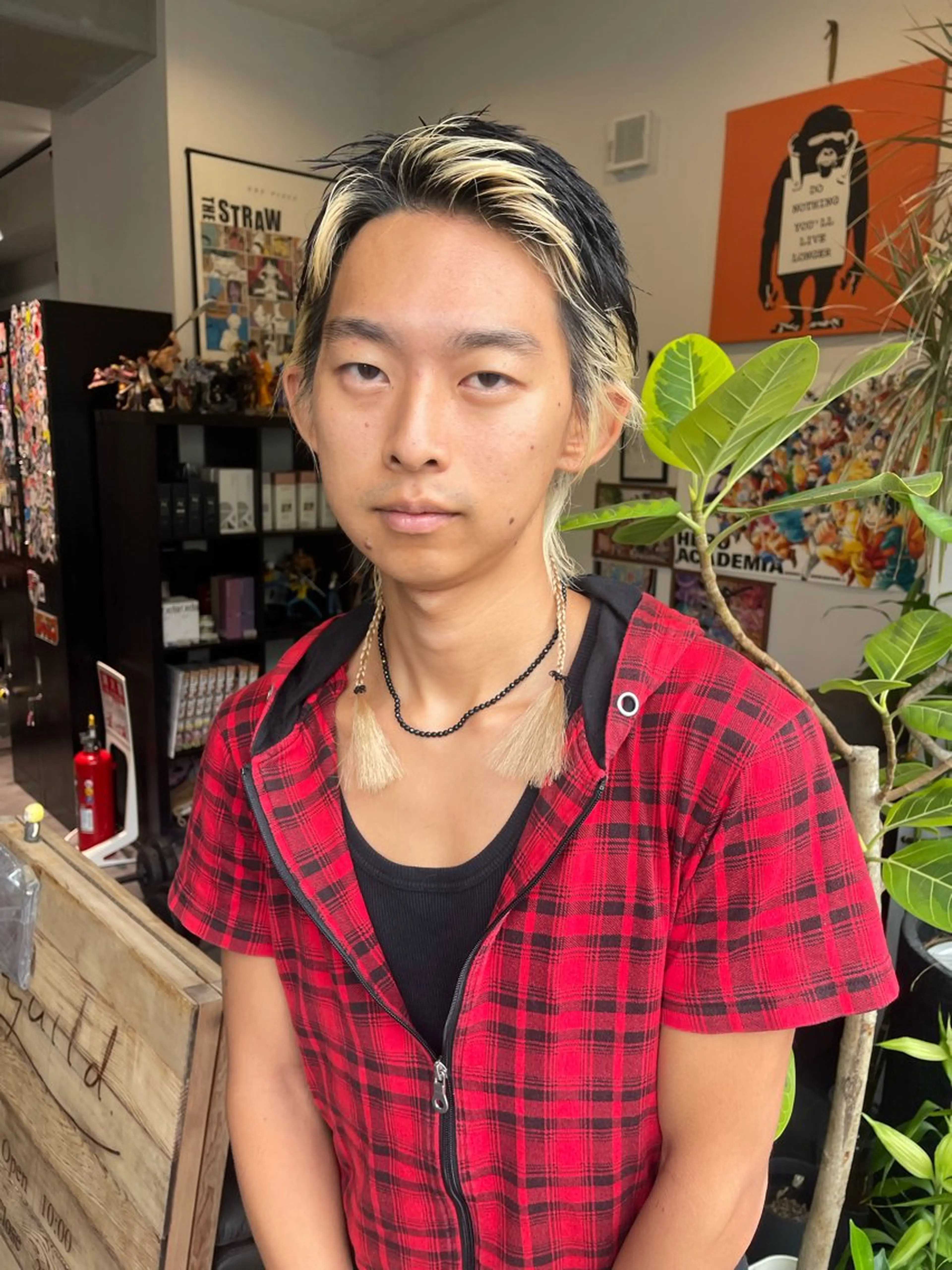 ミディアム カラー メンズ メンズインナーカラー インナーカラー カット ヘアカラー アトム/ウルフ パーマ/レイヤーのヘアスタイル