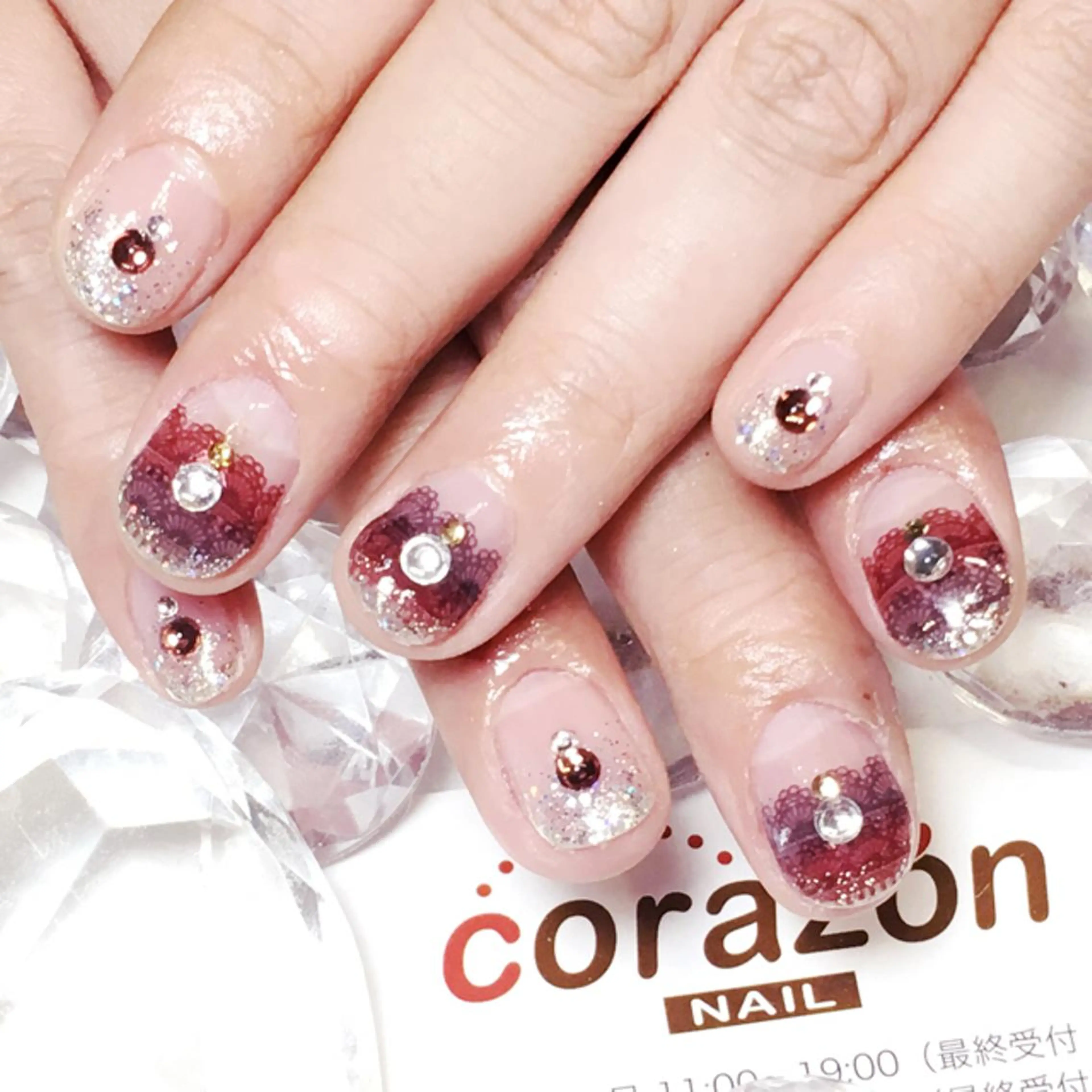 ネイル オーロラネイル ボルドー ブラウン ゴールド キラキラネイル corazon所属・ネイリスト aicoのネイルデザイン