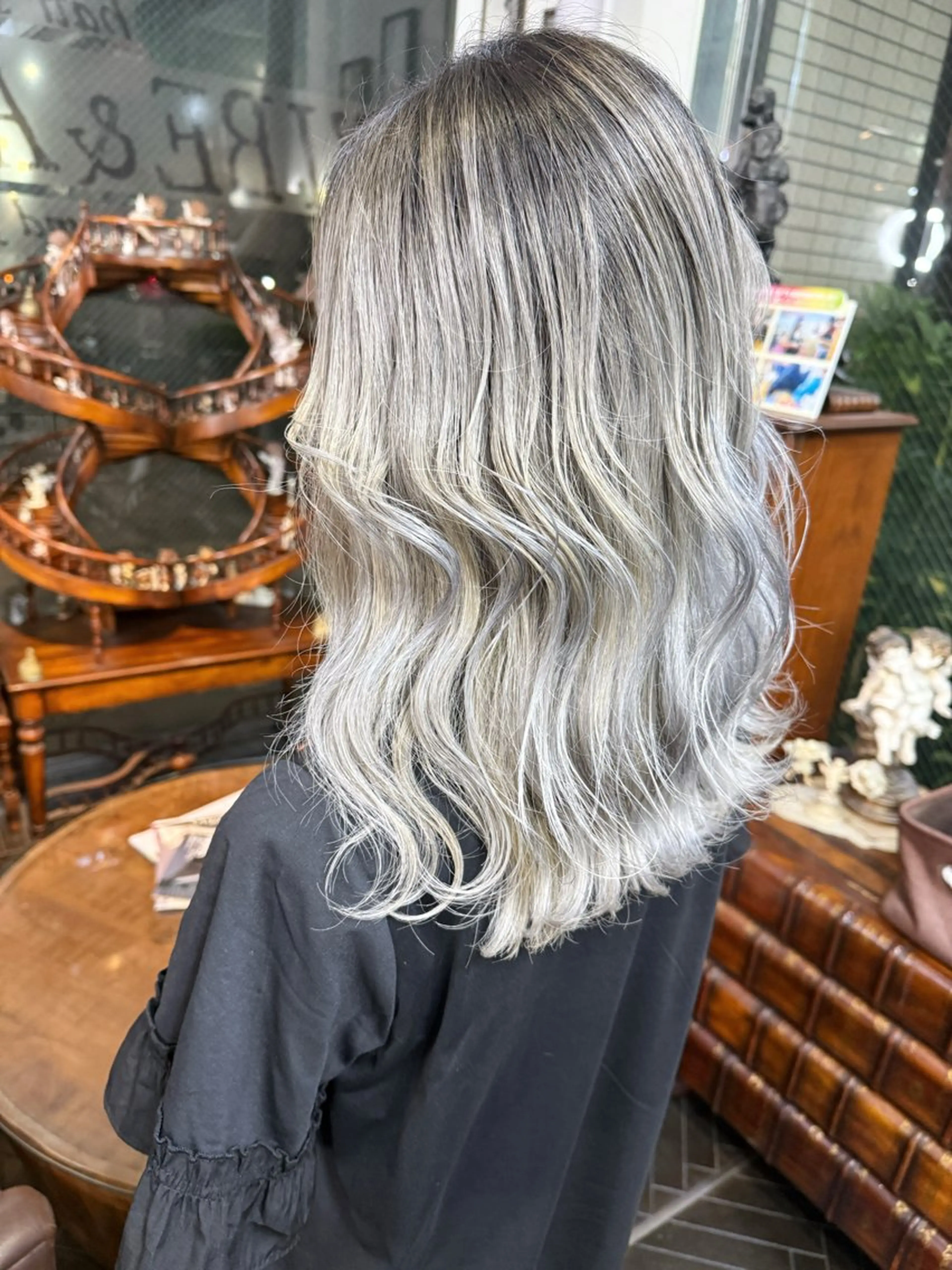 カラー ヘアカラー モモカ/ハイトーン /バレイヤージュのヘアスタイル