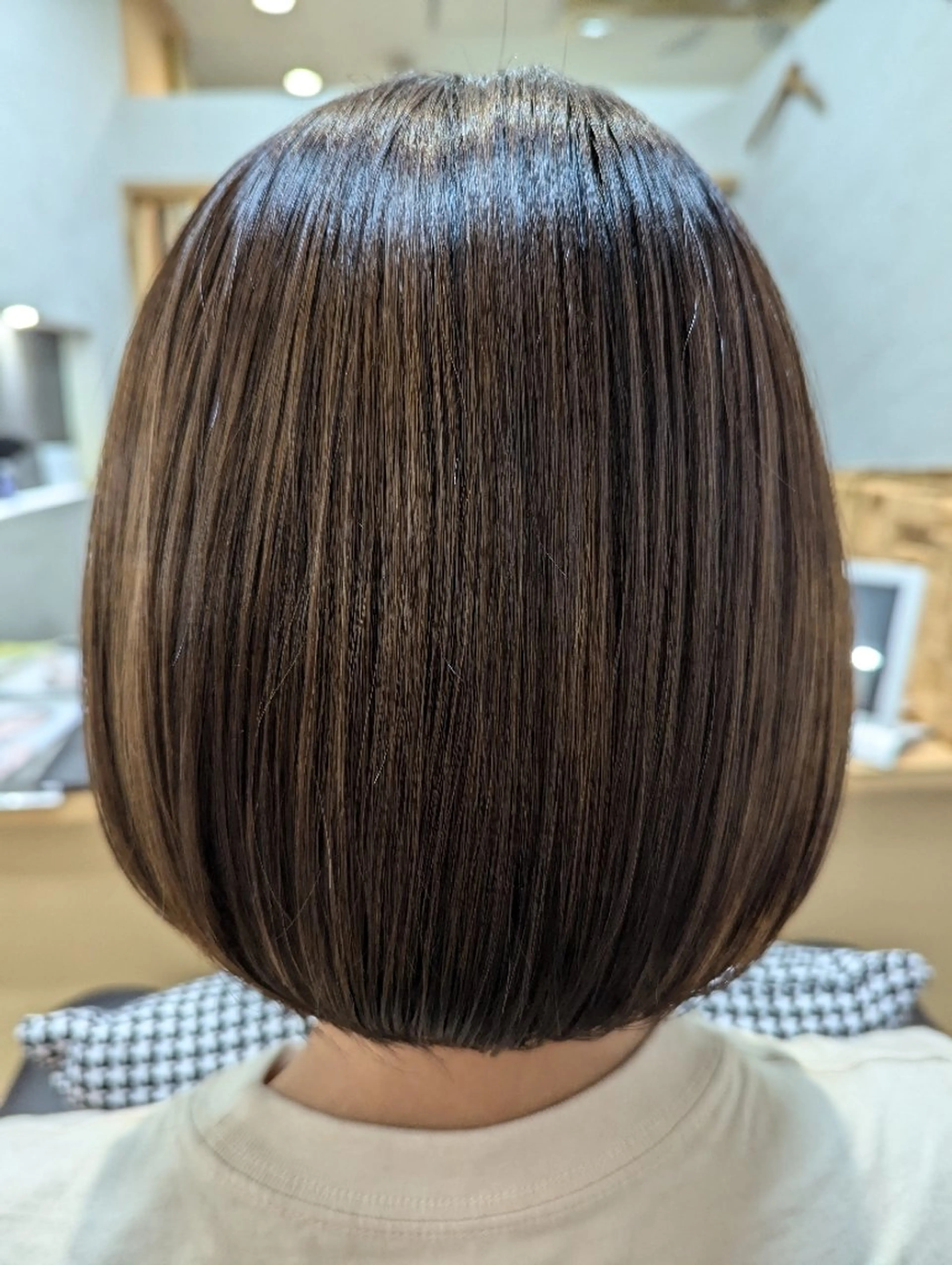 ショート 髪屋こころ 峯村 衣舞のヘアスタイル