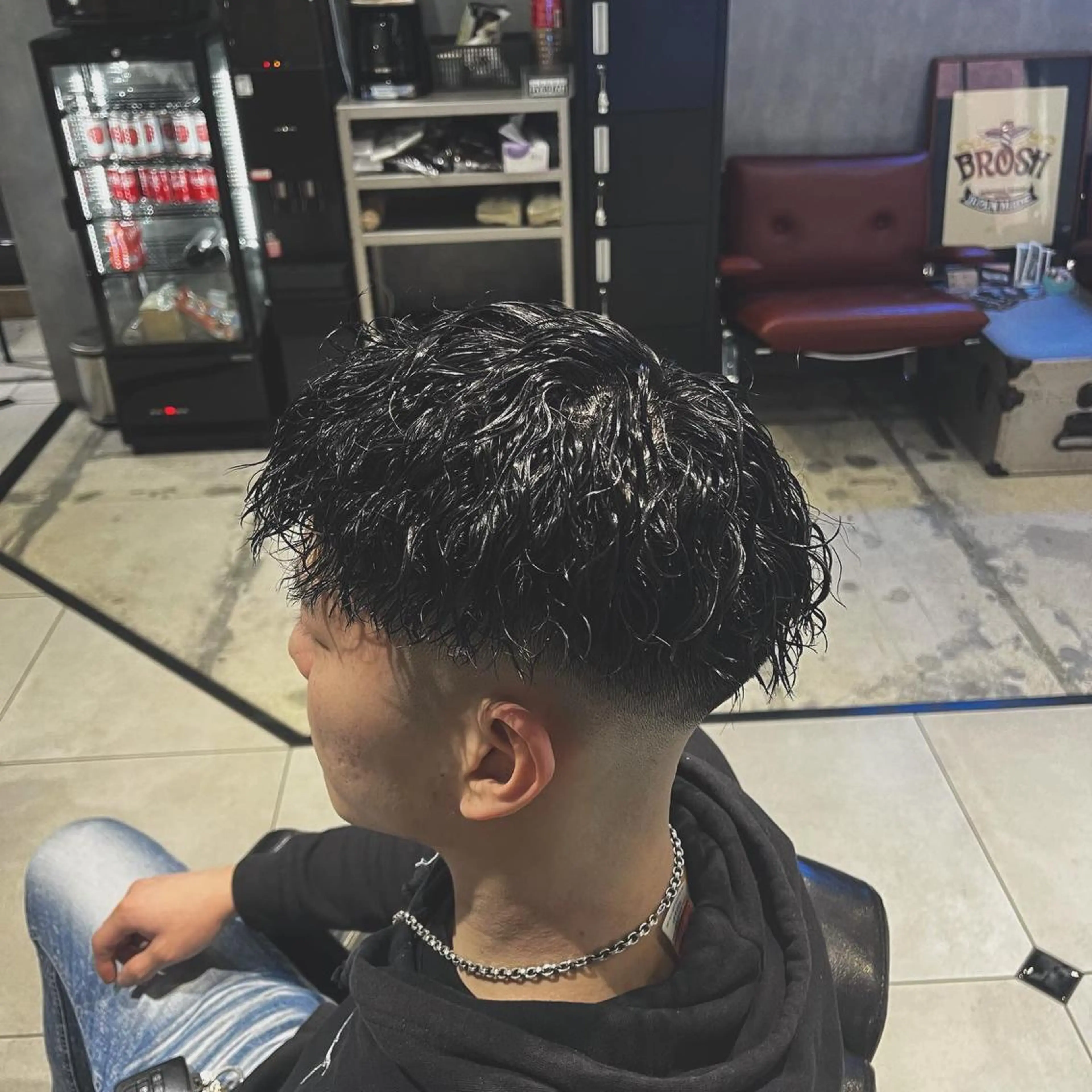 ショート パーマ メンズ メンズブリーチ フェードカット メンズハイライト メンズパーマ スパイキーショート &CREW スタッフのヘアスタイル