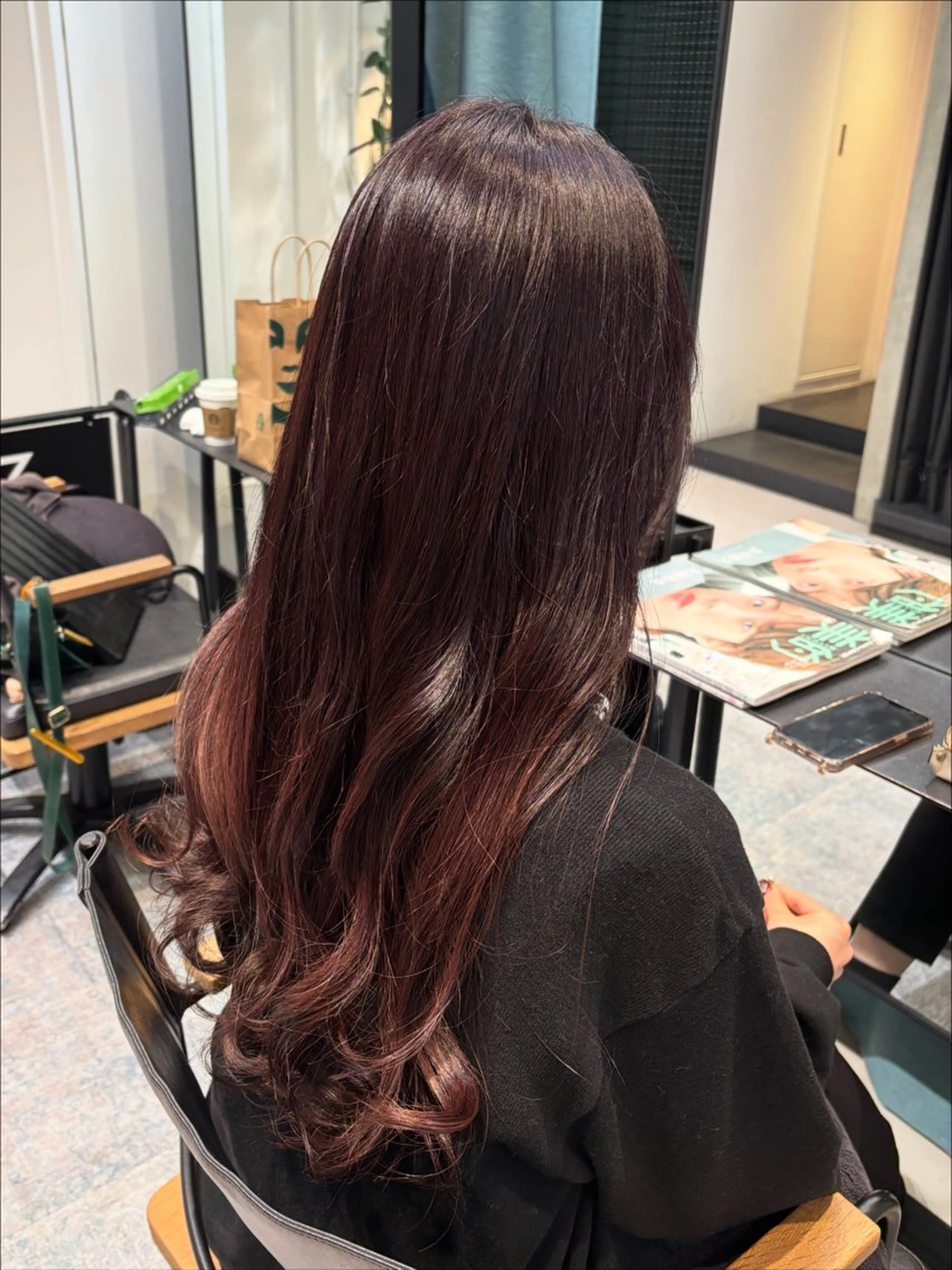 ロング カラー ブリーチ ブラウンカラー グラデーションカラー ブリーチなしカラー レッドカラー ヘアカラー ニシムラ アヤカのヘアスタイル