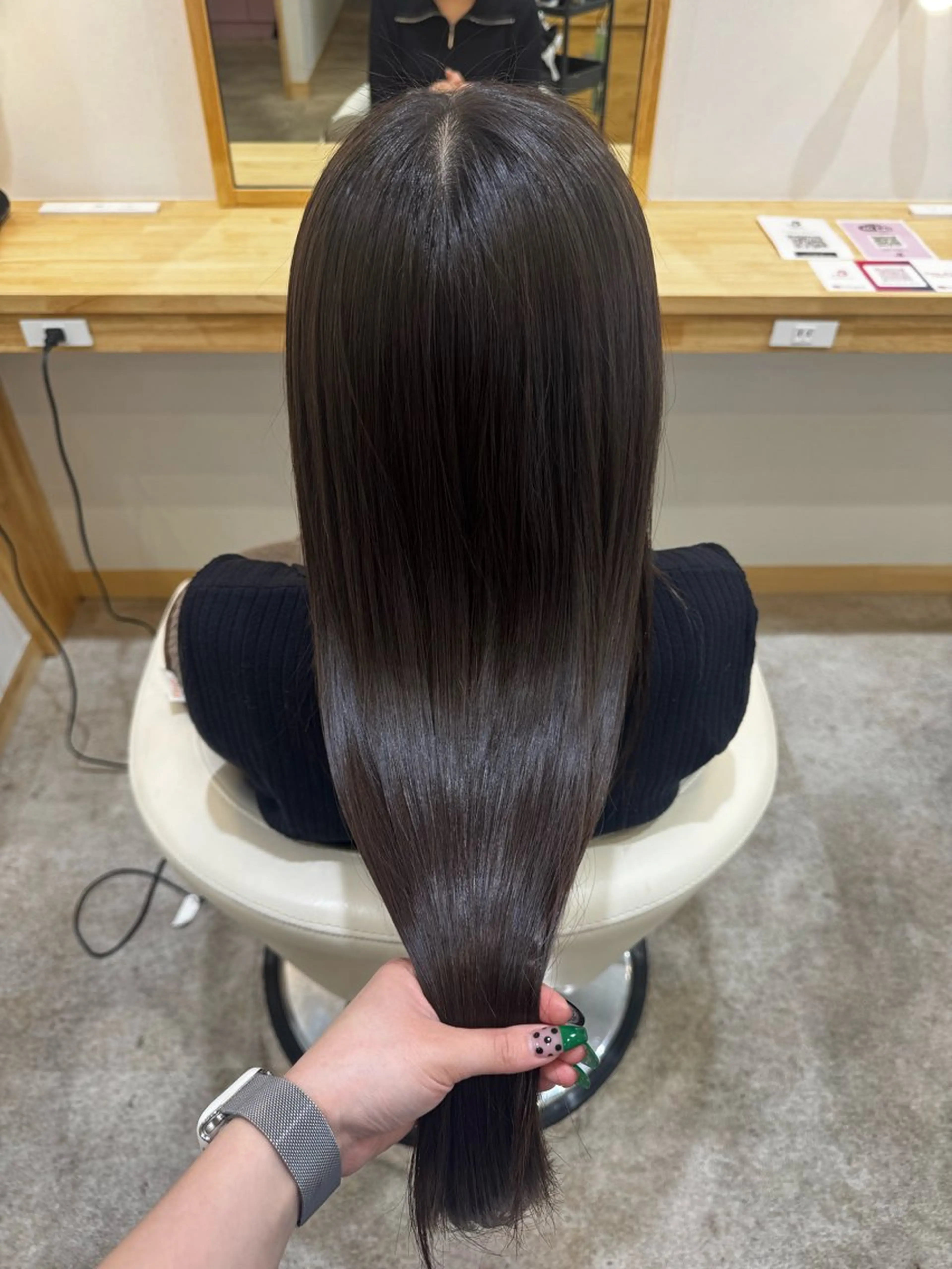 ロング カット 縮毛矯正 ayana レイヤー／艶カラーのヘアスタイル