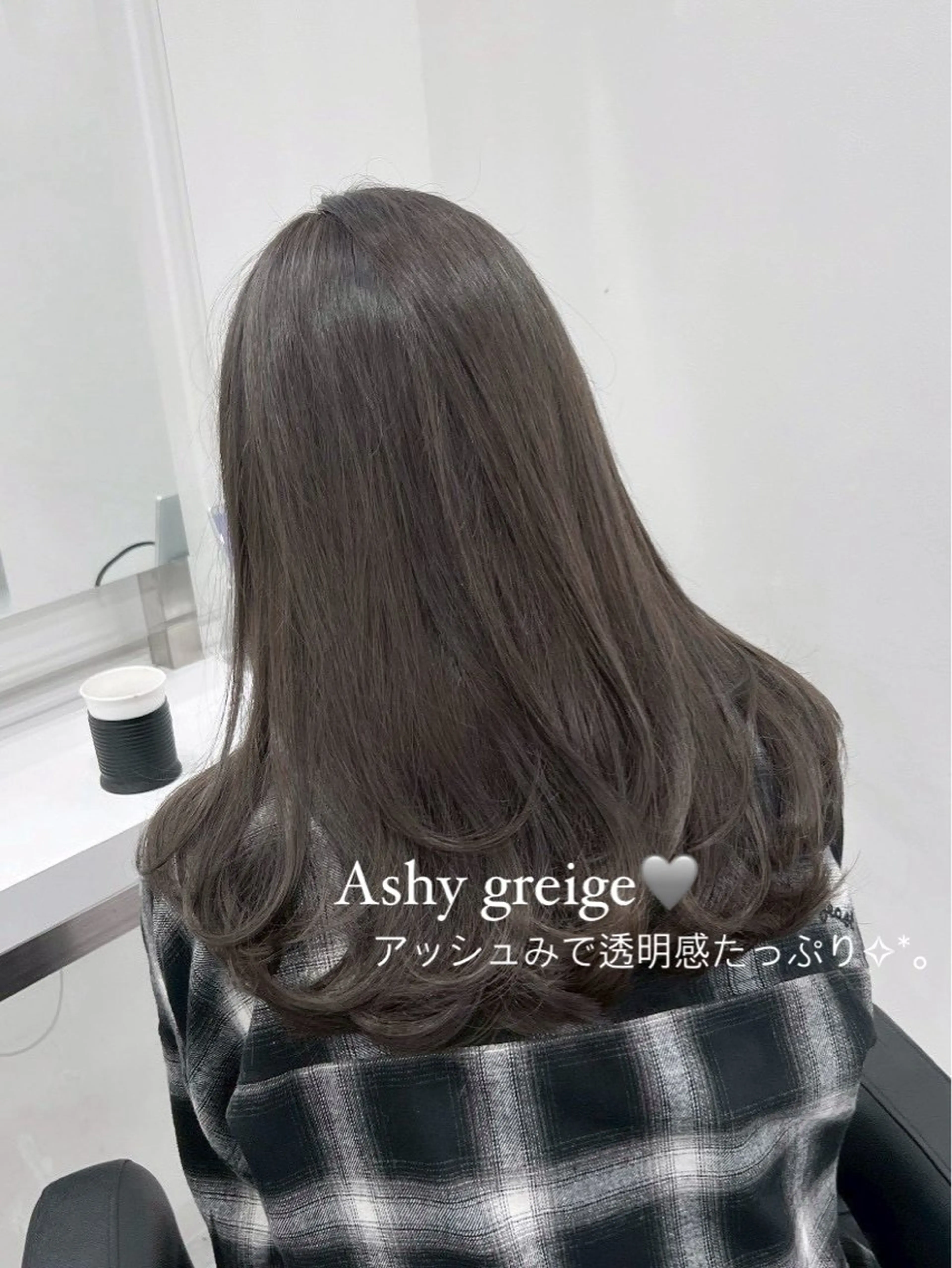 ロング カラー アッシュ 透明感カラー グレージュ 韓国風ヘア 透明感ワンホン カラー🤍つぶら🤍のヘアスタイル