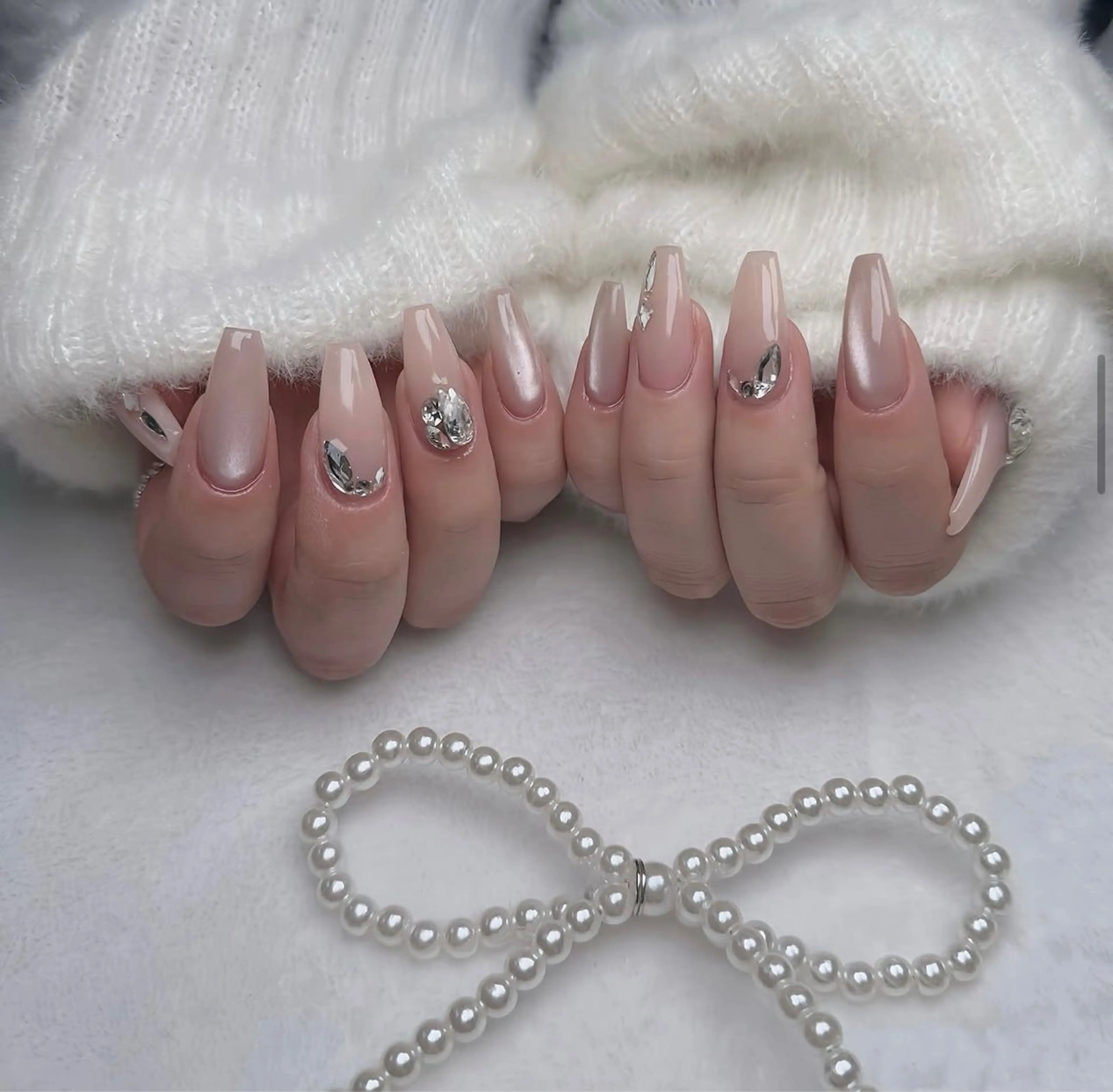 セミロング 韓国風ヘア ハンドネイル Aila Nail HanChanのネイルデザイン