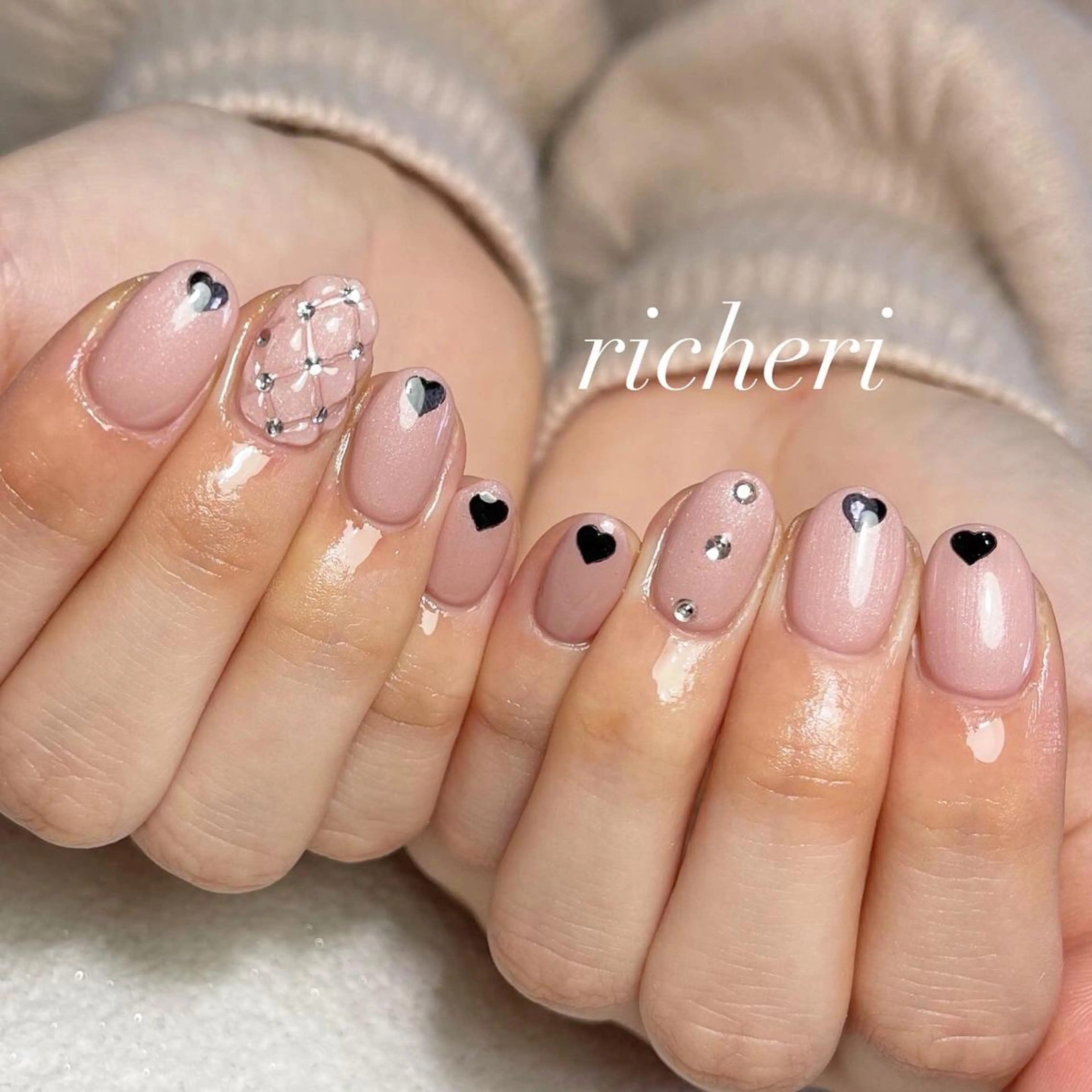 ミディアム ネイル 韓国風ヘア アートネイル フレンチネイル ジェルネイル 韓国ネイル richeri beautyのエステ・リラクイメージ