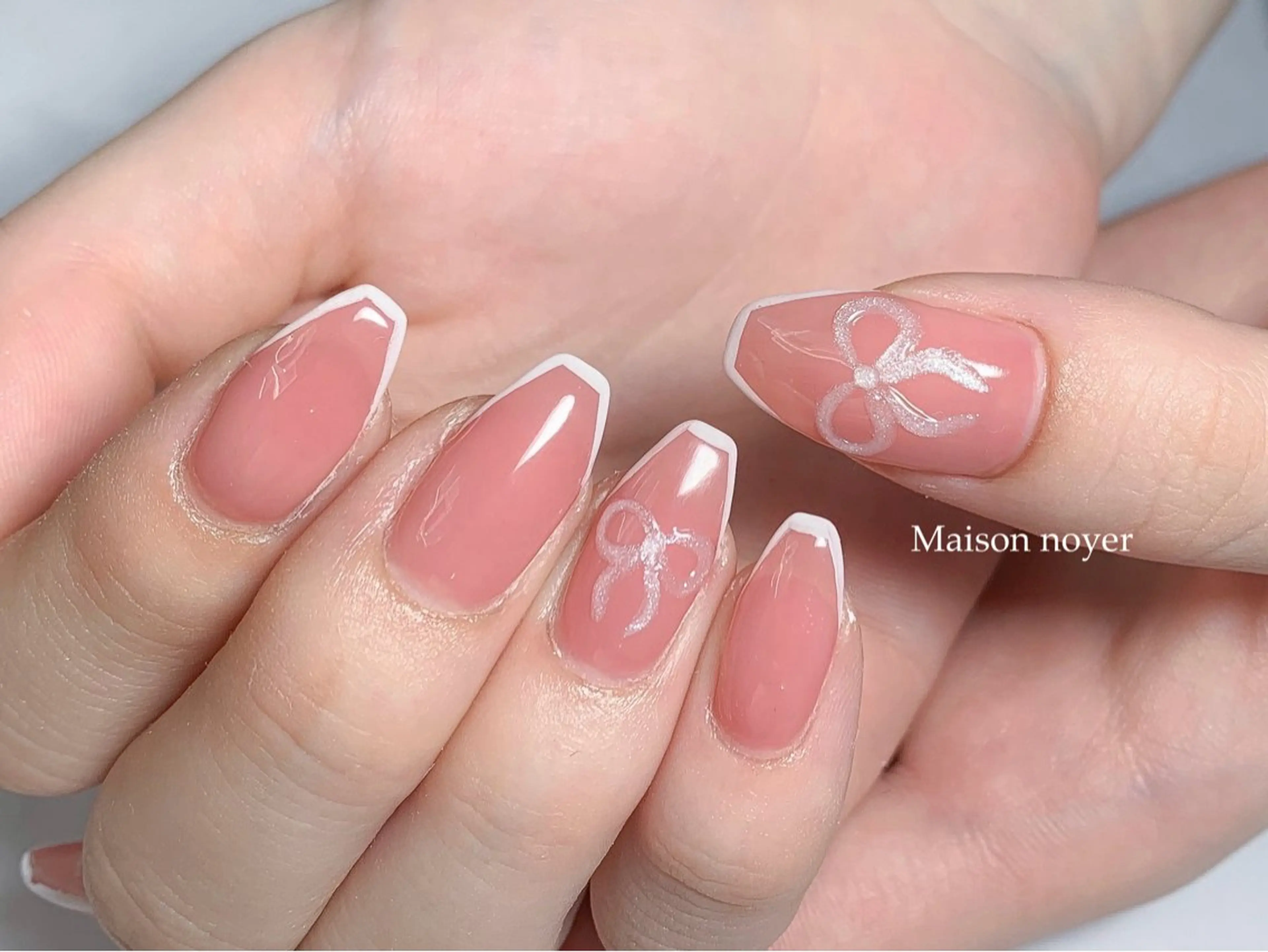ネイル アートネイル リボン ハンドネイル Maison noyer所属・Maison noyerのネイルデザイン