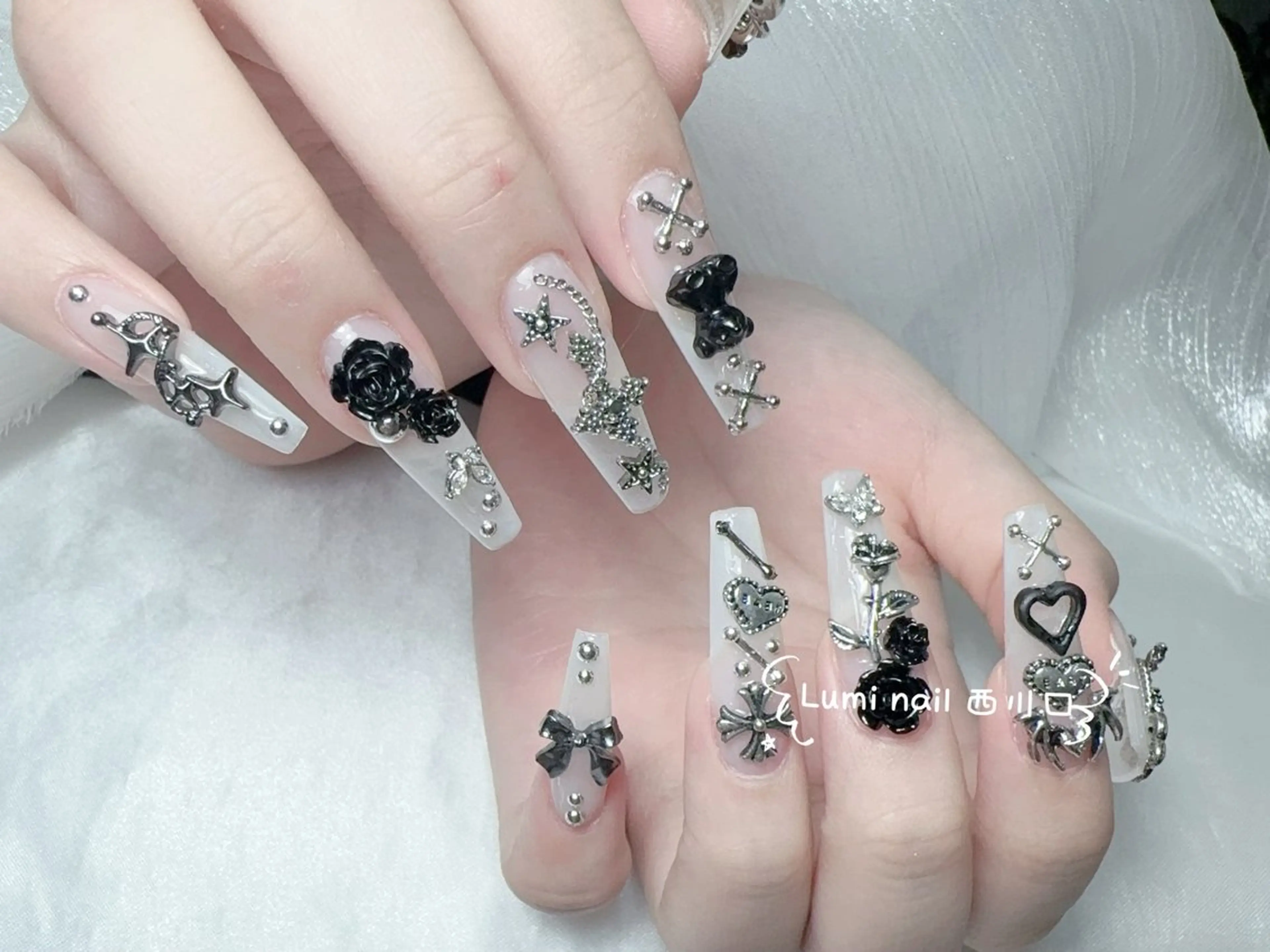 ネイル フットネイル ジェルネイル キラキラネイル オフィスネイル ピンク Lumiネイルサロン所属・Lumi Nail Salonのネイルデザイン