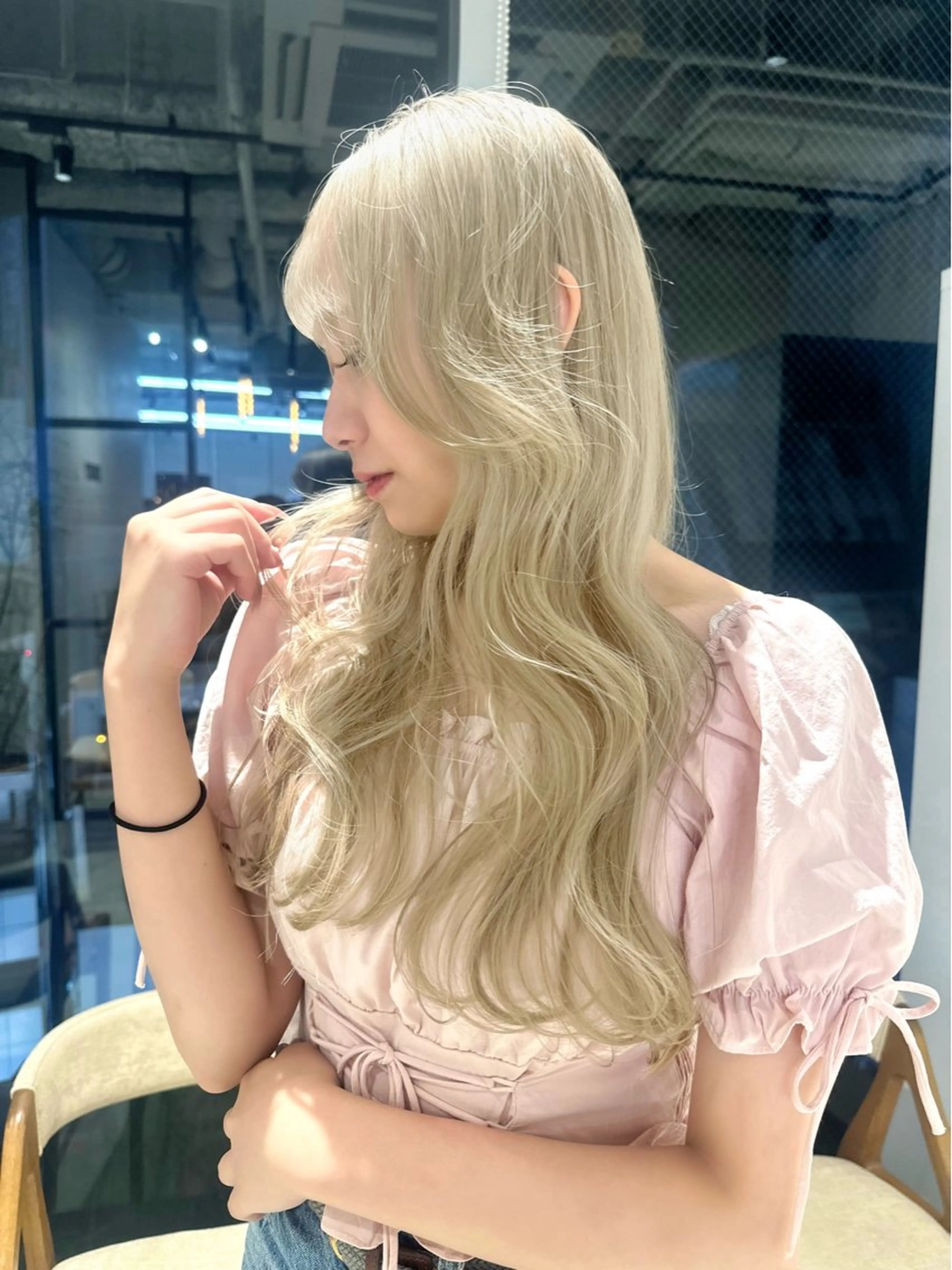 ロング カラー ブリーチ ブロンド ホワイトブロンド カット ヘアカラー トリートメント 可愛いベージュ作る 美容師/あかね🧸のヘアスタイル