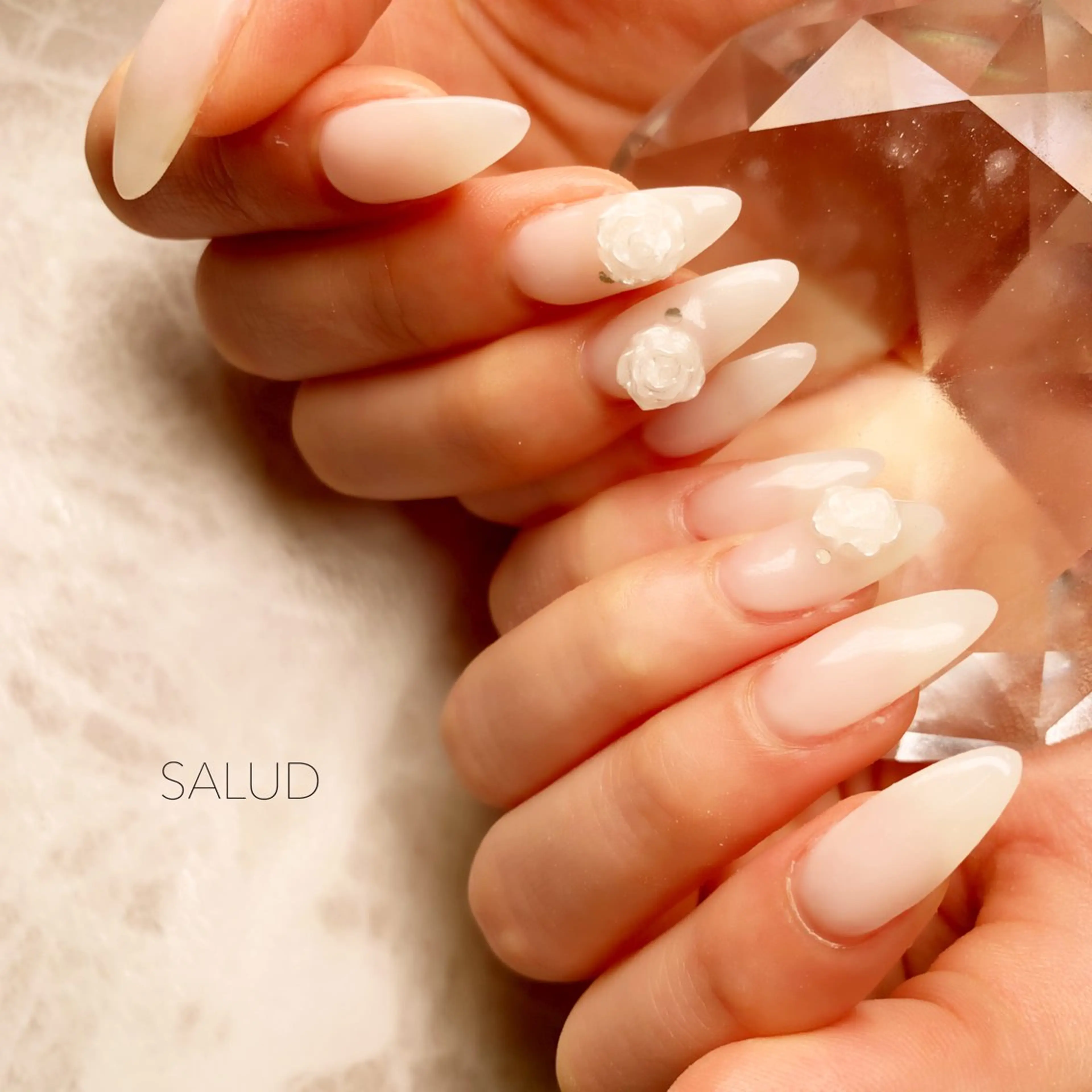 ネイル ストーンネイル ハンドネイル Nail Salon SALUDのネイルデザイン