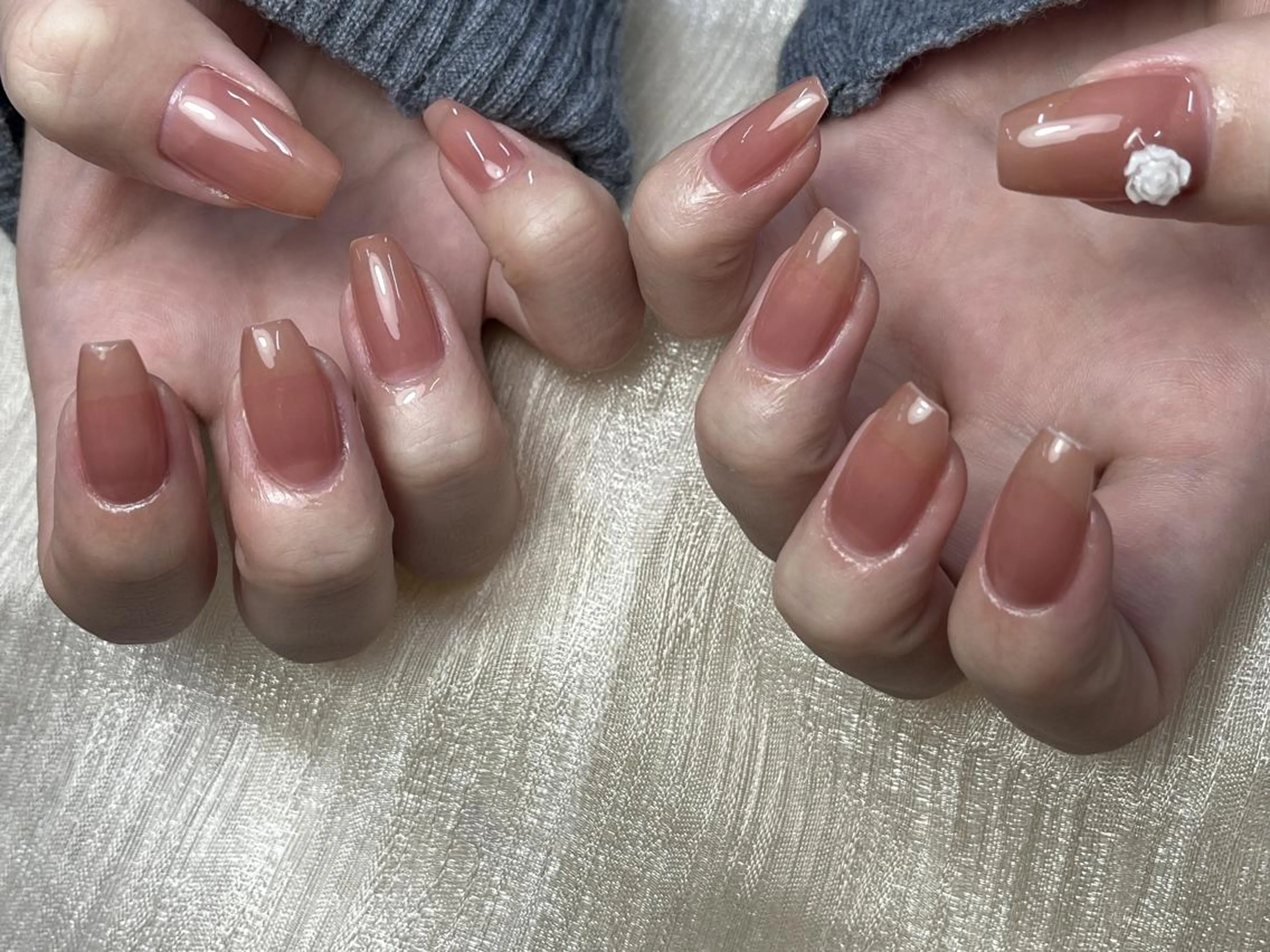 ネイル フラワーネイル グラデーション ピンク ピンクベージュ シンプルネイル ハンドネイル ToliyDeliy ネイルサロンのネイルデザイン