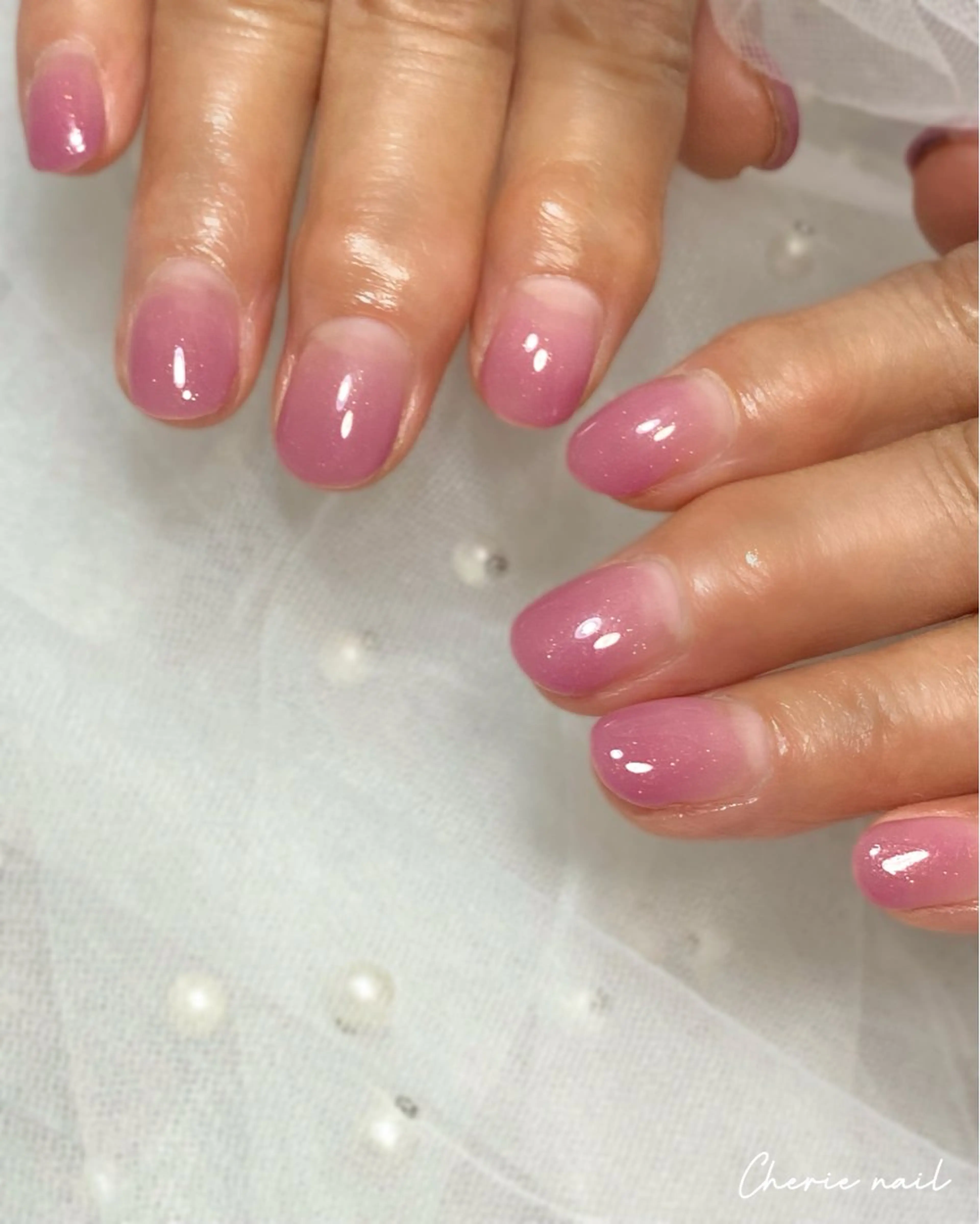 ネイル ジェルネイル グラデーション ラメ(グリッター) オフィスネイル ピンク ハンドネイル Cherienail yunaのネイルデザイン
