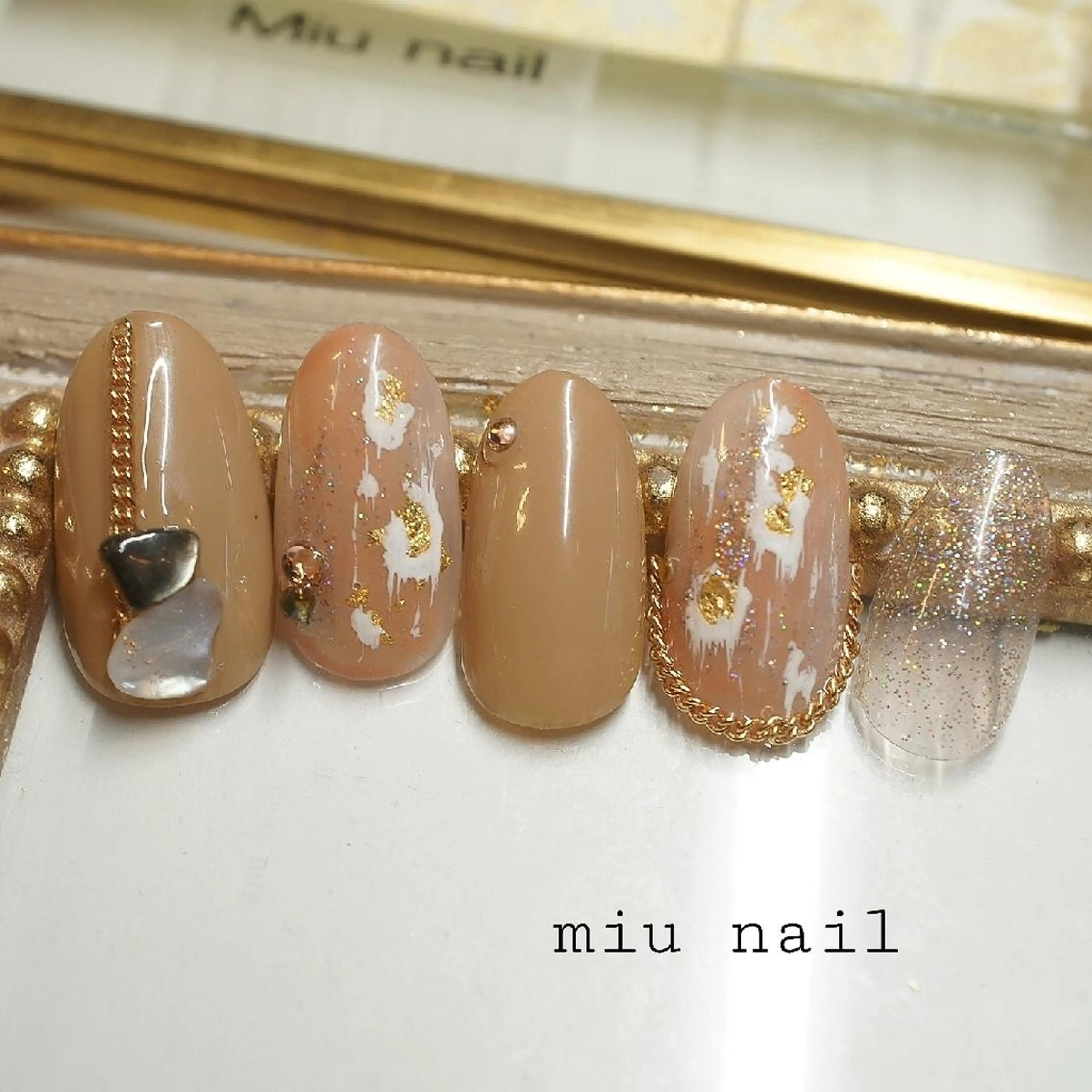 ネイル アニマル柄 アートネイル ホワイト MIU  nailのネイルデザイン