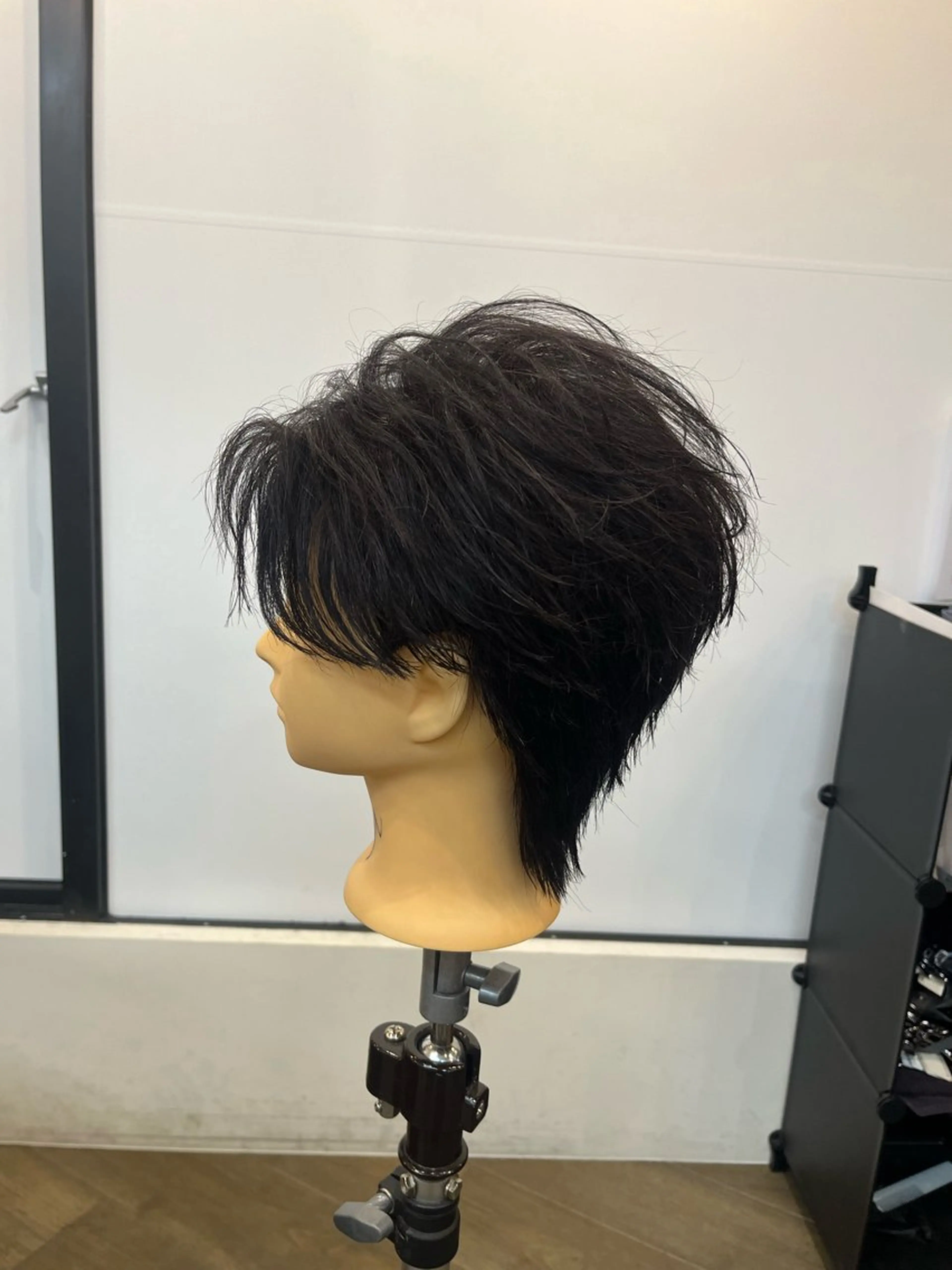 ショート パーマ メンズ フェザーパーマ メンズパーマ カット パーマ 韓国メンズヘア/ 毛流れヘア　須田龍世のヘアスタイル