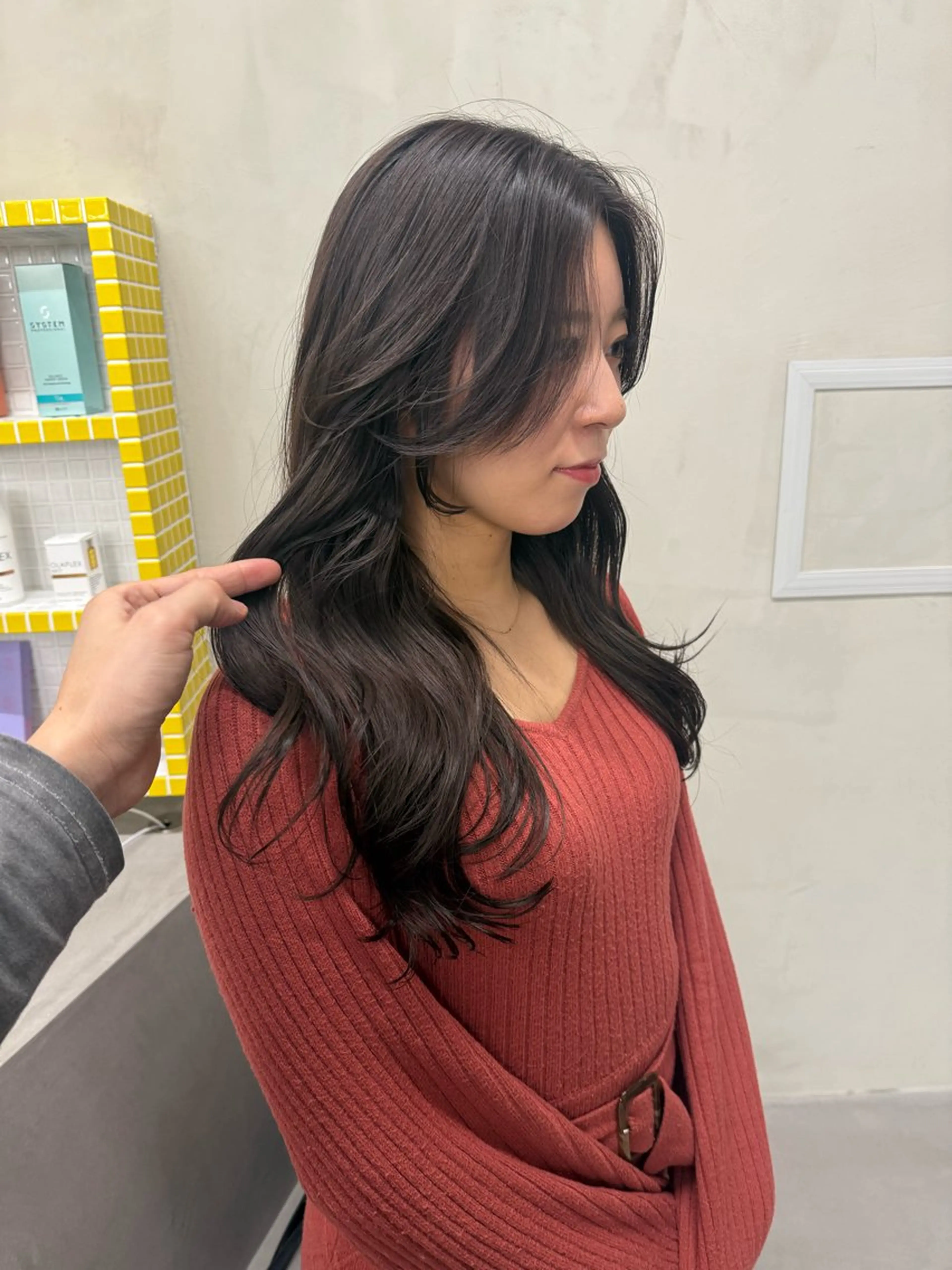 ロング カラー ロングレイヤー アッシュ ベージュカラー ブリーチ 透明感カラー カット ヘアカラー トリートメント 誰より丁寧なカット/ 小林輝/レイヤーのヘアスタイル