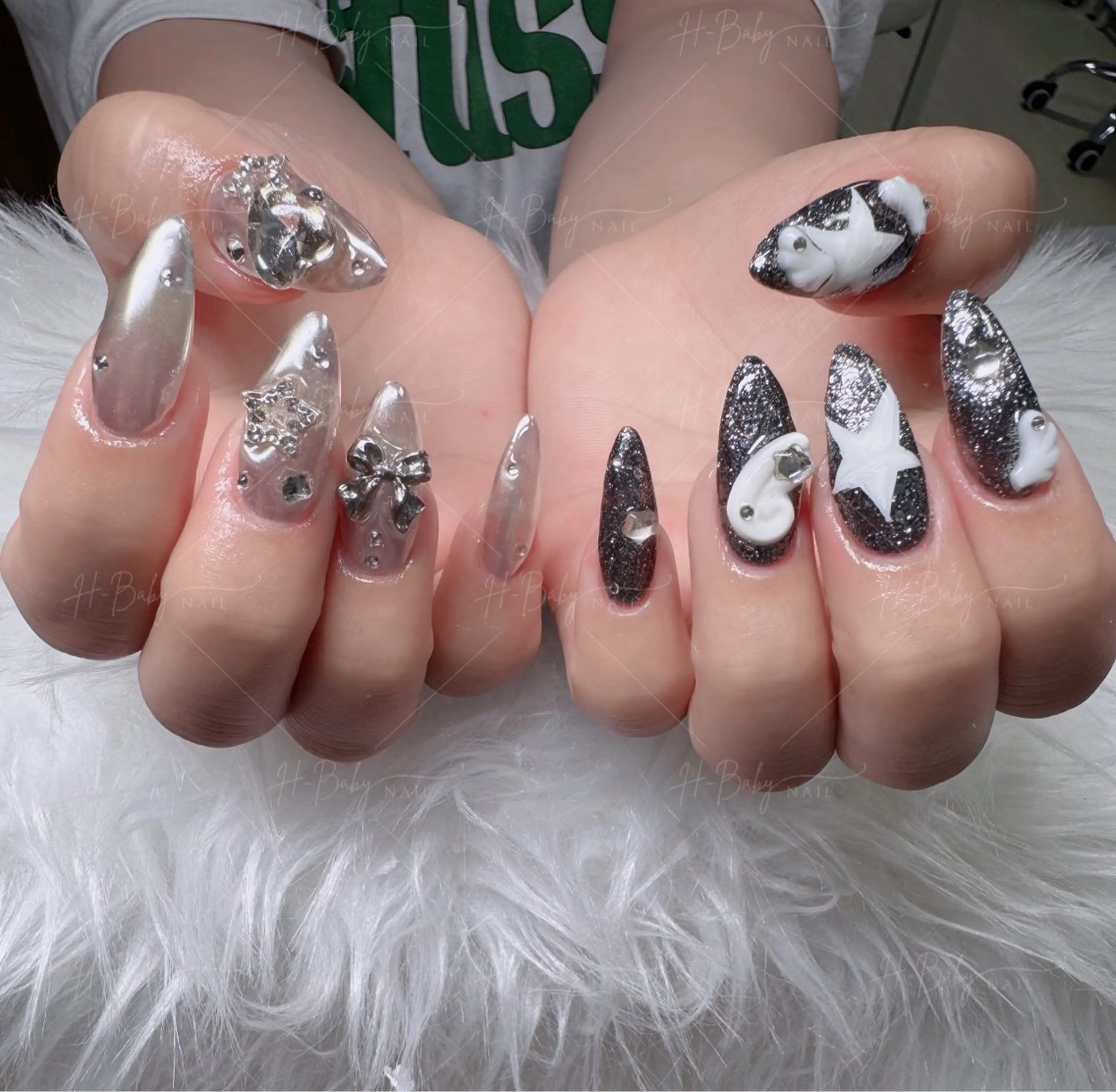 ネイル オーロラネイル フレンチネイル ジェルネイル ハロウィン キラキラネイル H.baby Nail Salonのネイルデザイン