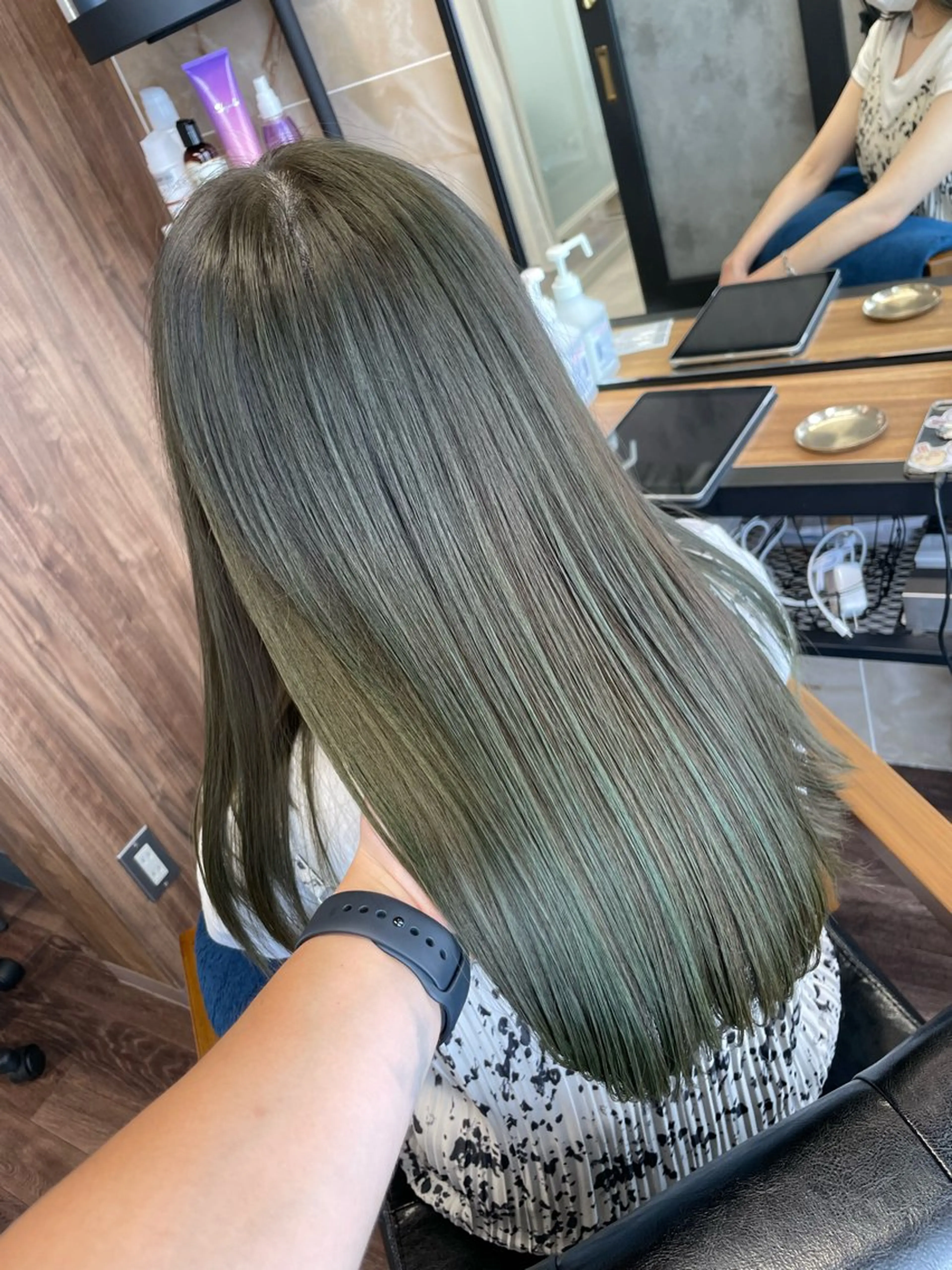 セミロング カラー オリーブカラー 髪質改善 カット 縮毛矯正 トリートメント Lull (シェアサロンReco VIProom)所属・Lull1人美容室 バレイヤージュのヘアスタイル