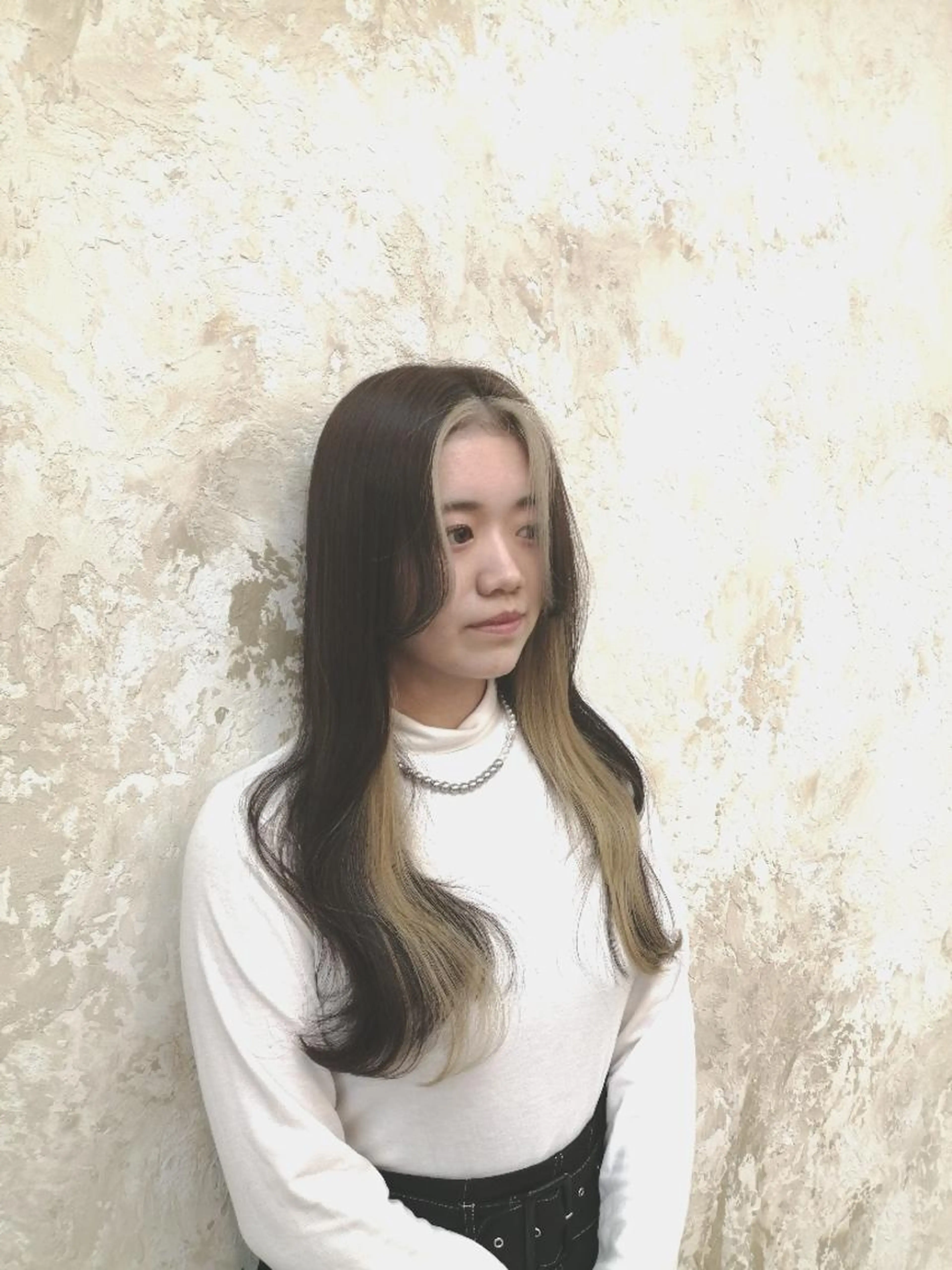 インナー or イヤリング or フェイスフレーミング カラー※ブリーチ箇所のみのカラーになります。シャンプー、ブロー込の写真