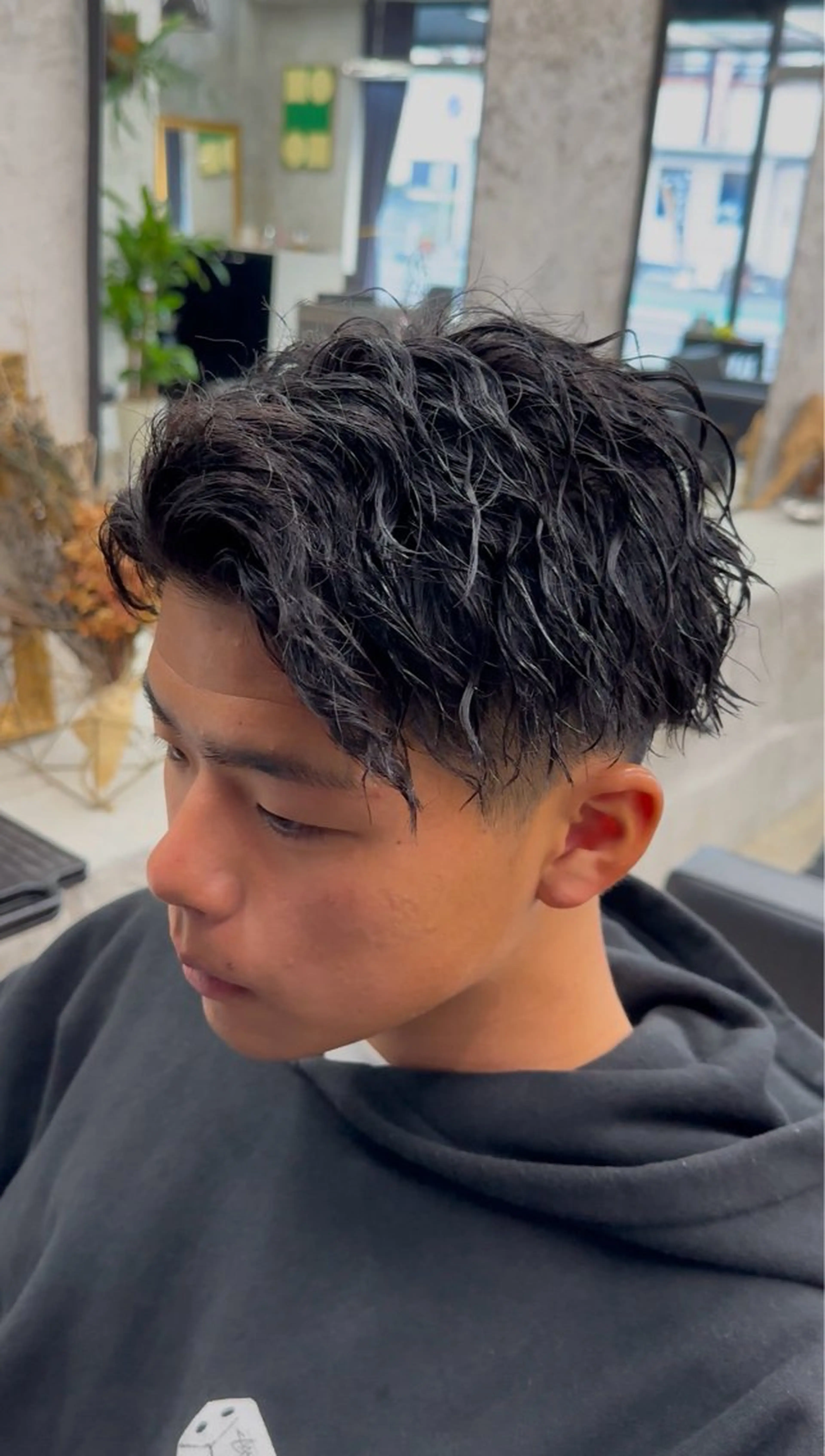 ショート パーマ メンズ センターパート カット パーマ 🪐LANDS🪐 福垣 海也のヘアスタイル