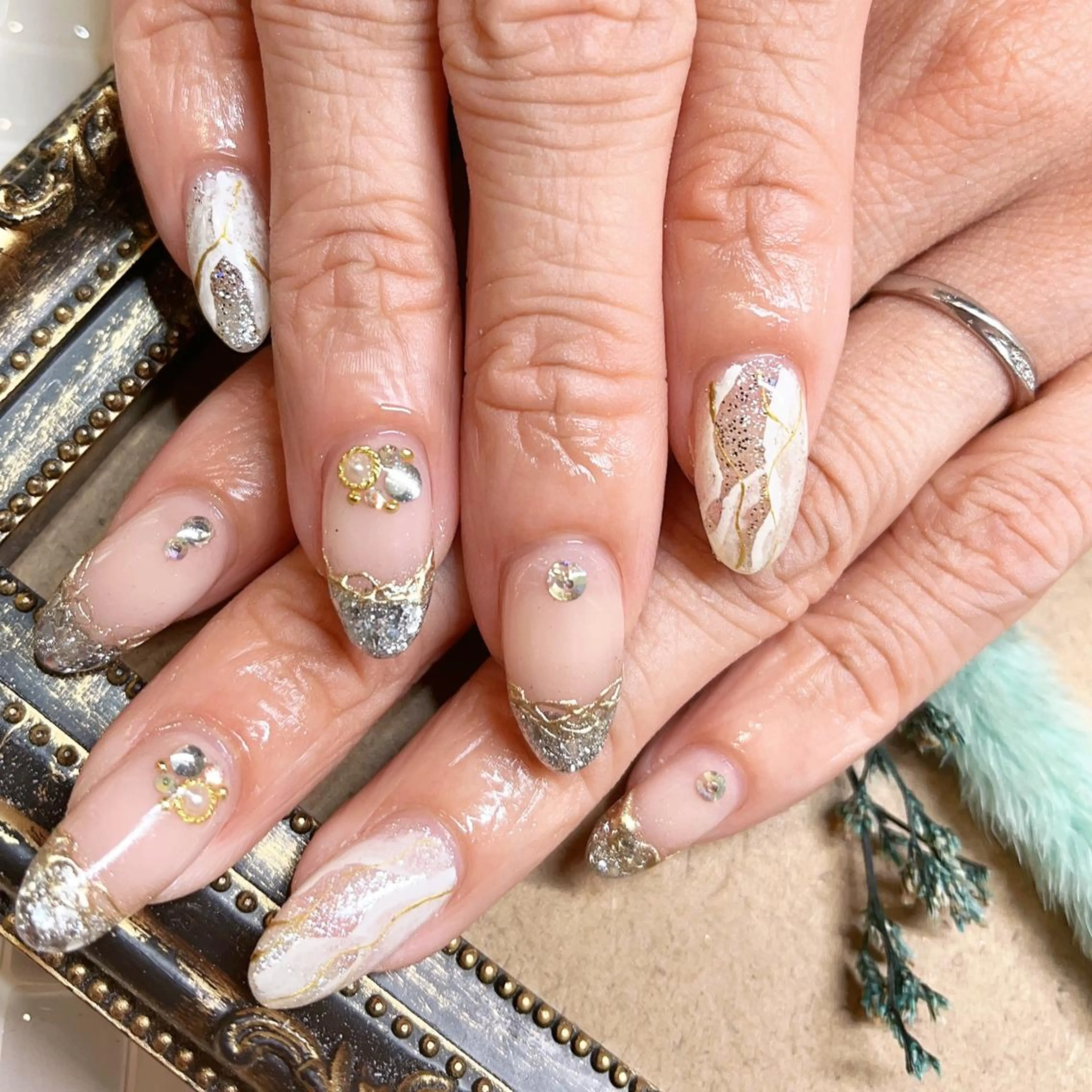 ネイル キラキラネイル nailist yuiのネイルデザイン