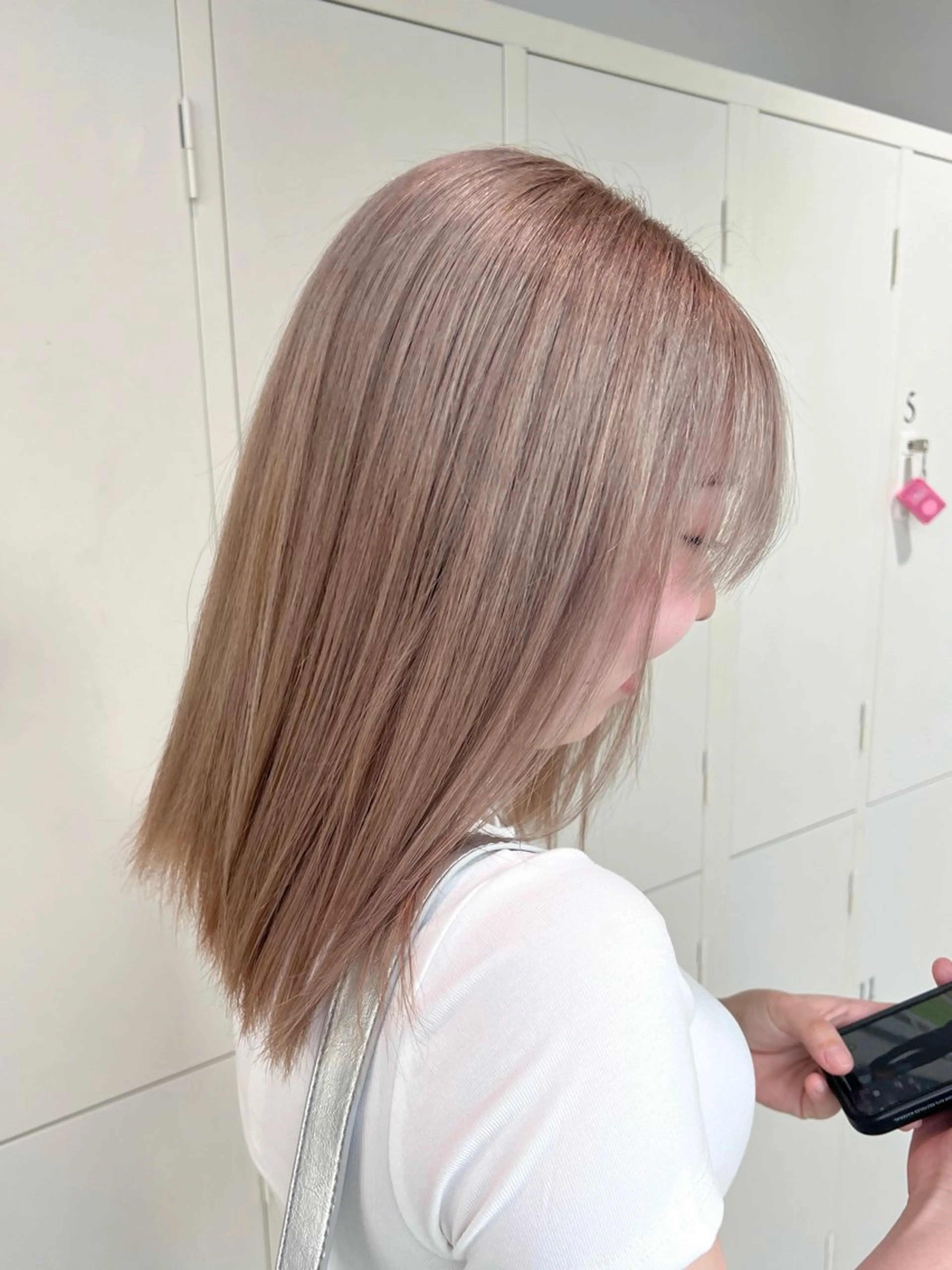 セミロング カラー ヘアカラー トリートメント 艶ハイトーン‪‪🔆 ️️️安座間 希のヘアスタイル