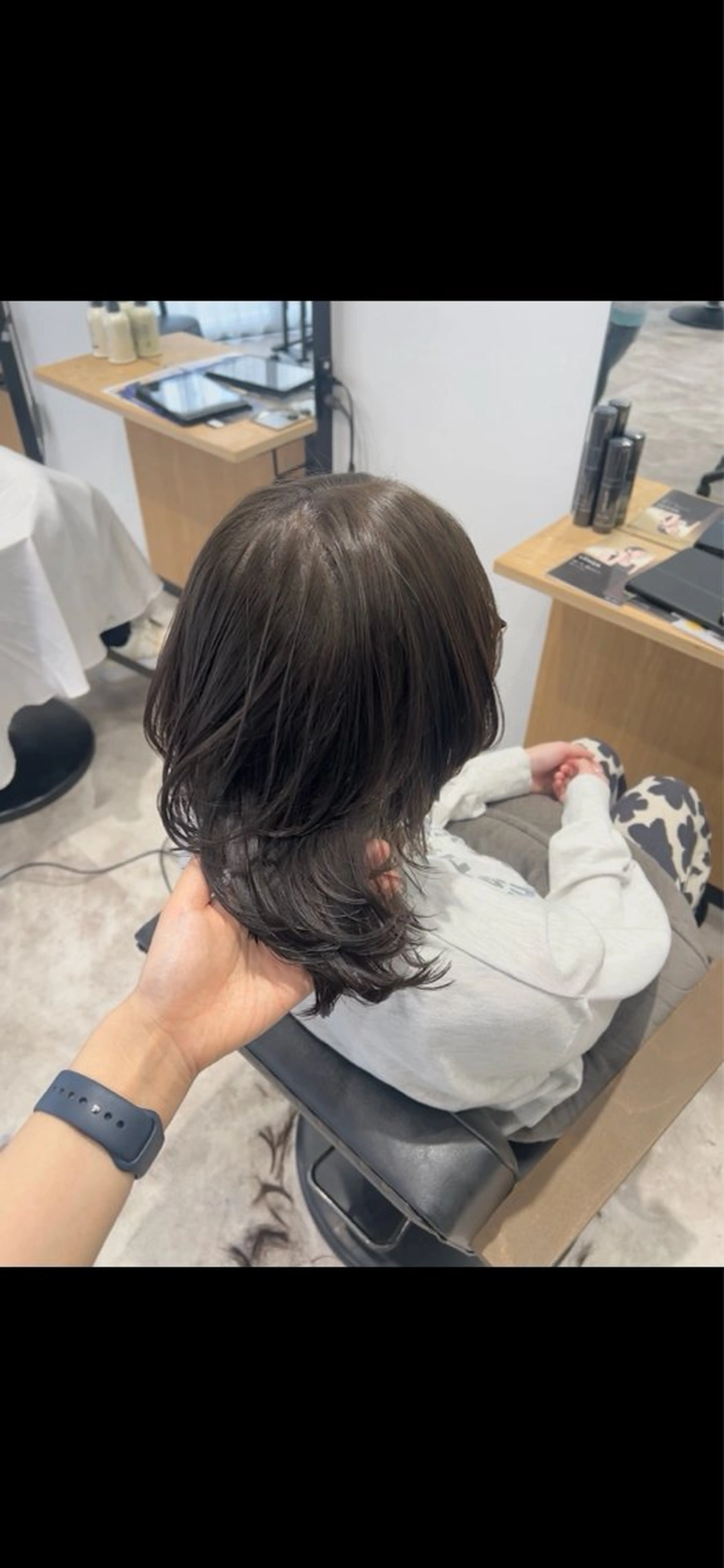 ミディアム カラー 透明感カラー オリーブカラー カット ヘアカラー トリートメント 黒阪 なみのヘアスタイル