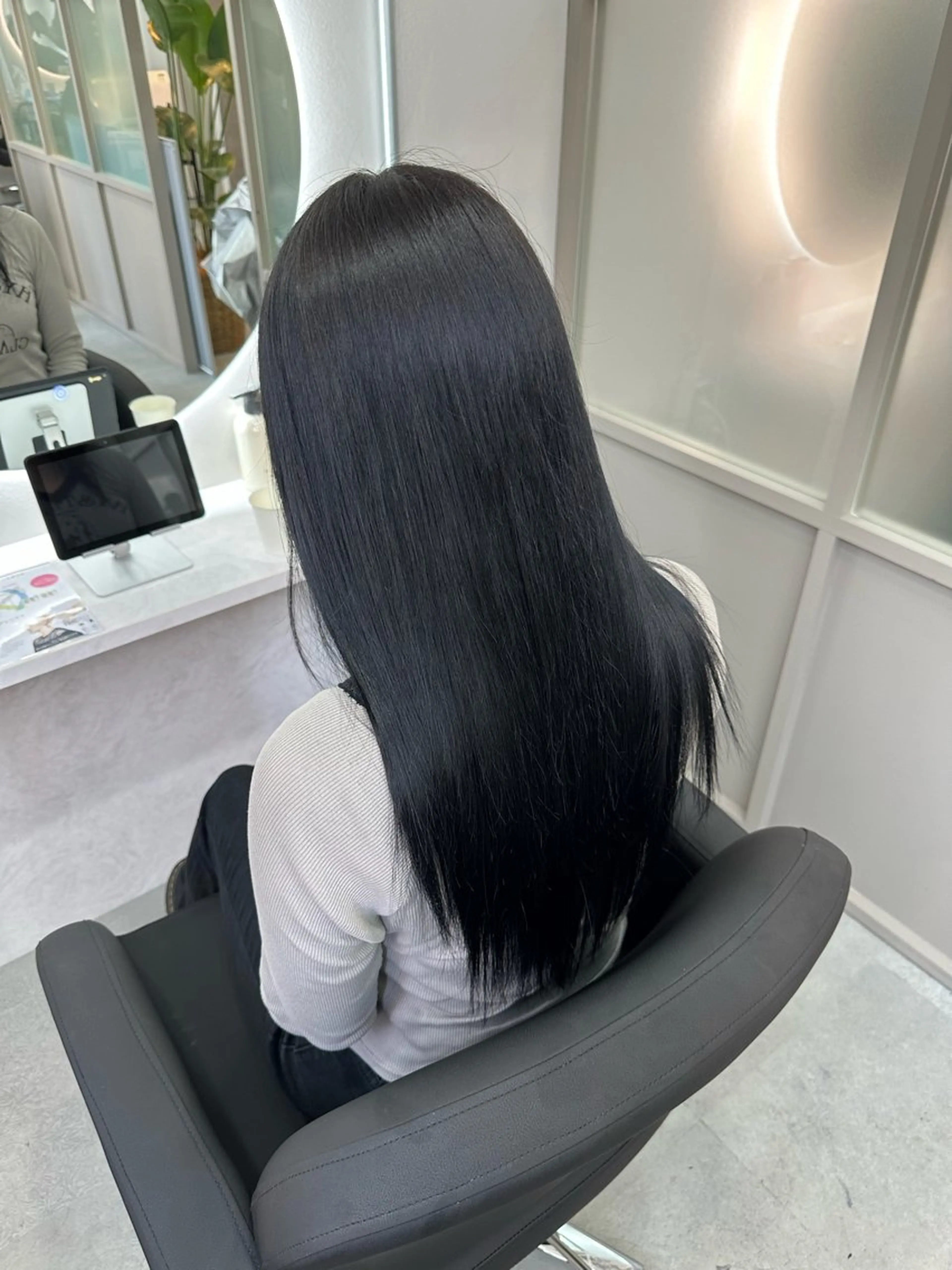 カット+透明感カラー+うるツヤトリートメント土日祝＋500円の写真