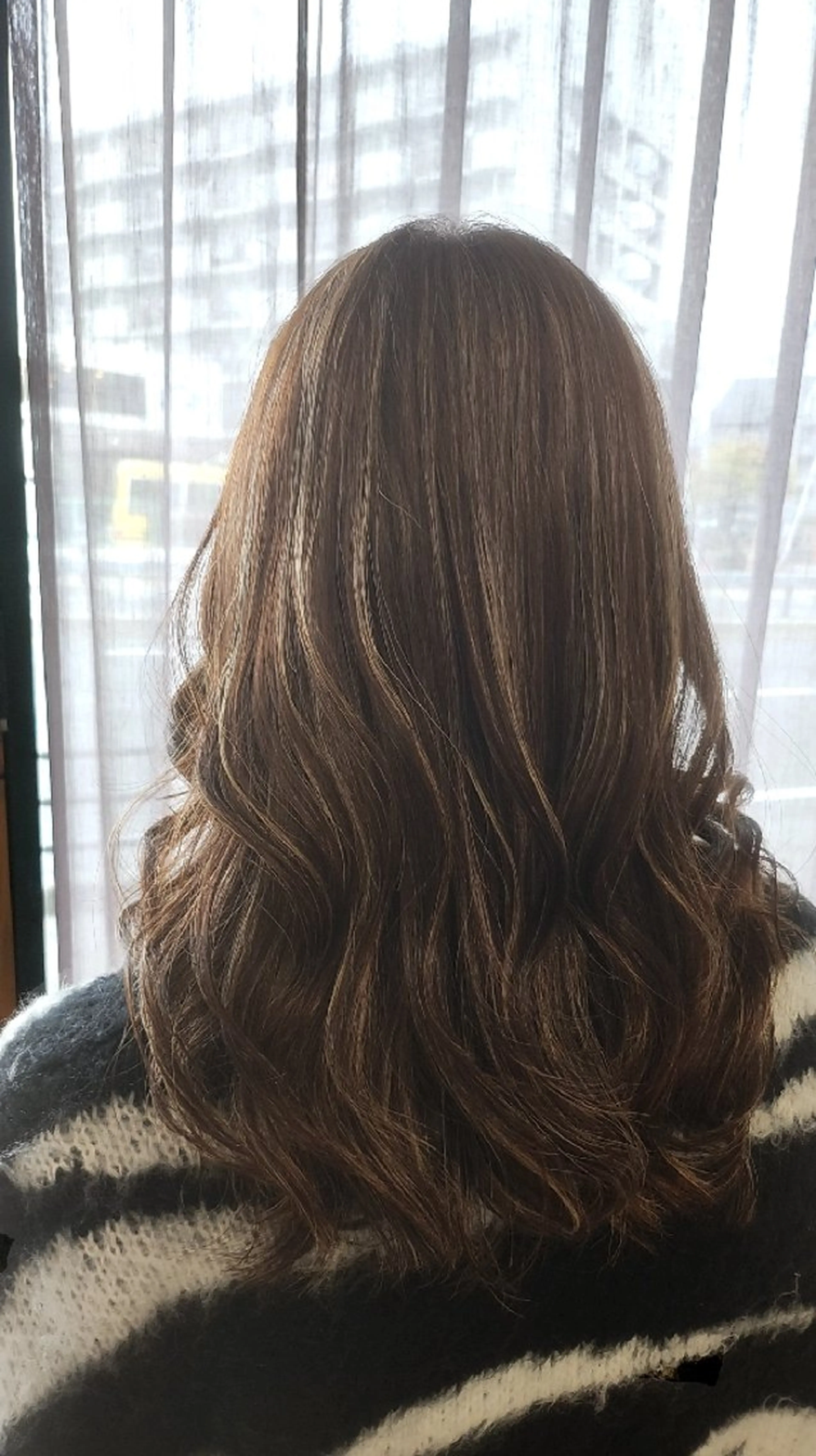 セミロング ハイライト 金田 拓也のヘアスタイル