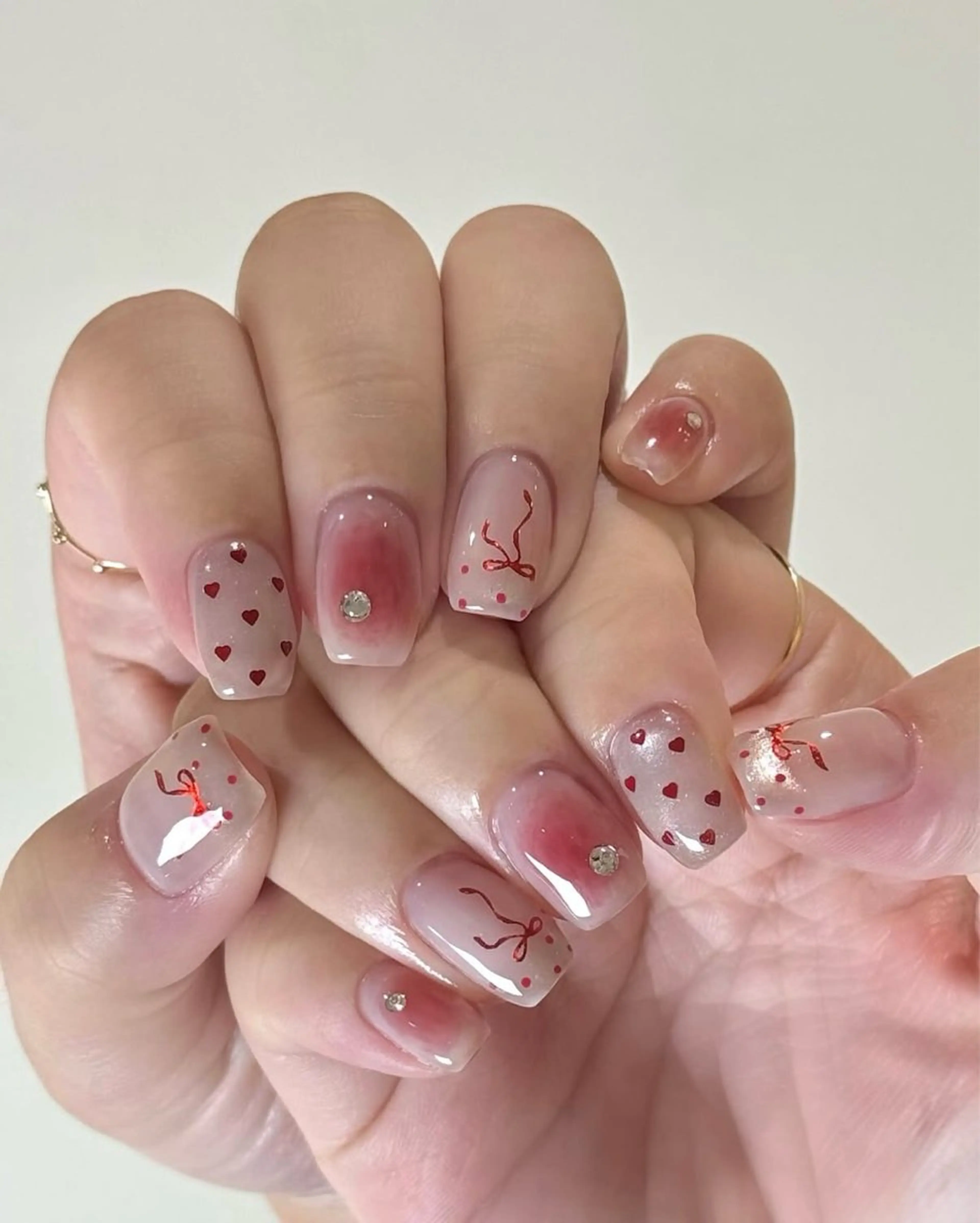 ネイル アートネイル ガーリー グラデーション ハート 韓国ネイル NailSalon✨ Écrinエクランのネイルデザイン