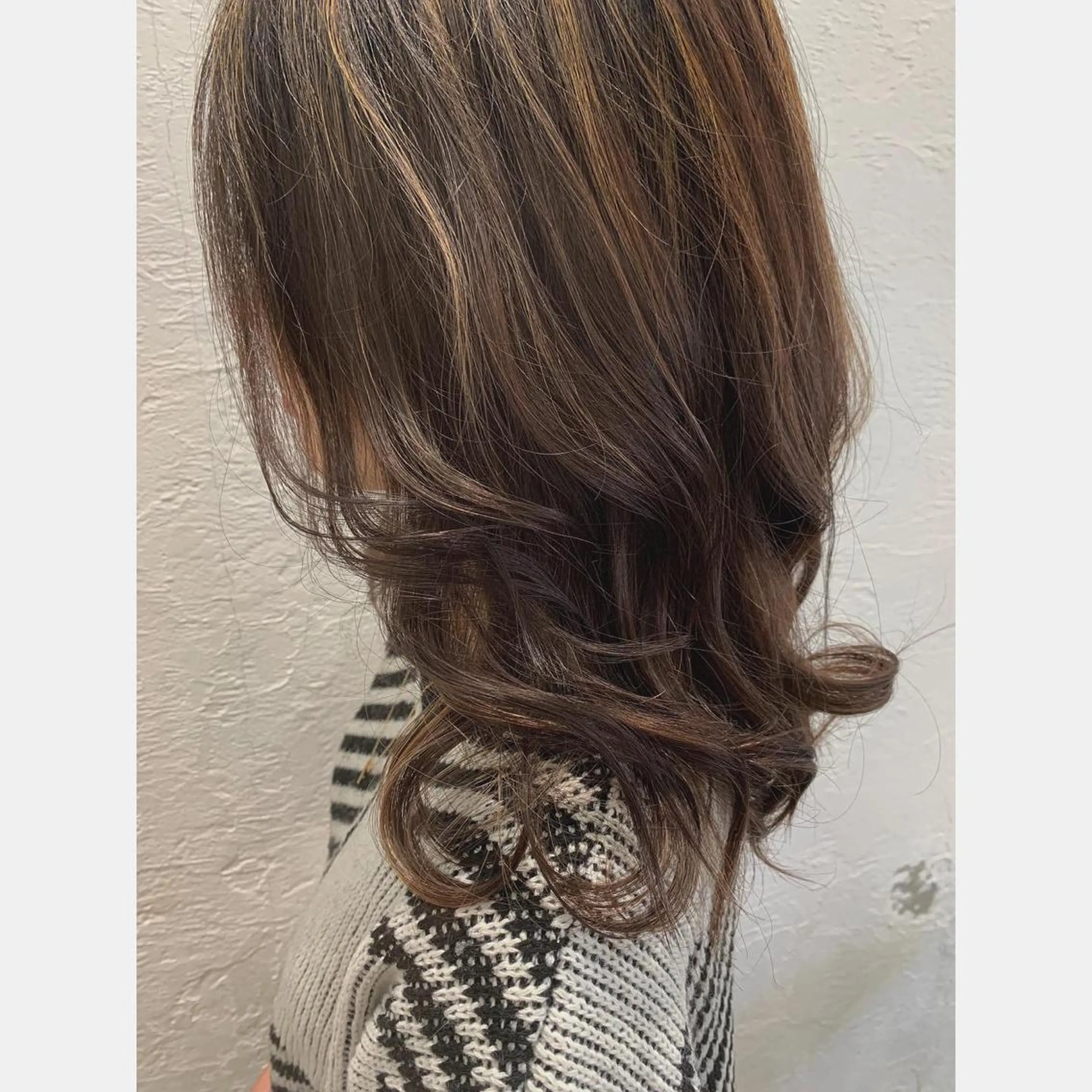 セミロング カラー fio マナミのヘアスタイル