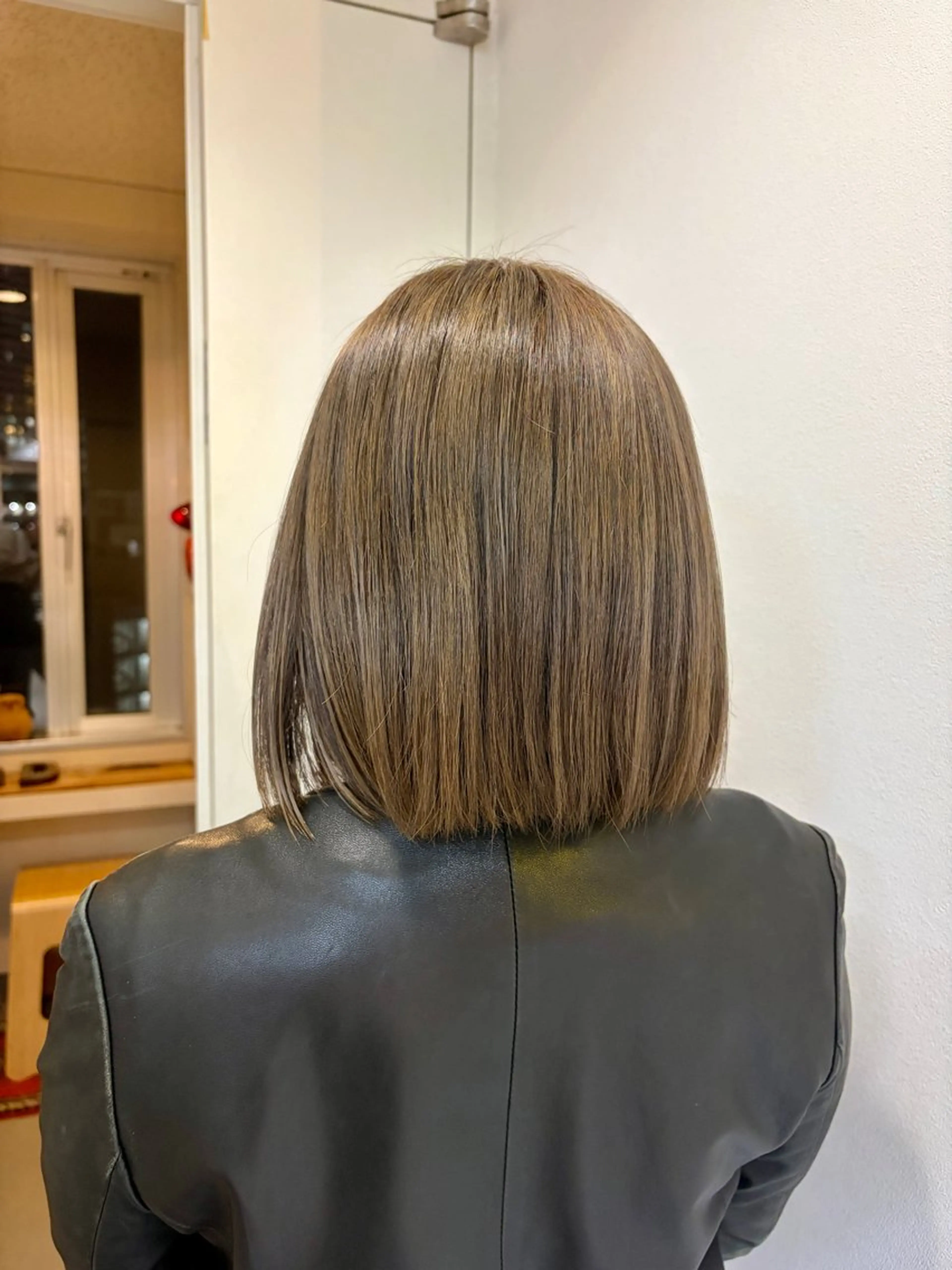 ショート カラー グレージュ ヘアカラー UNBIRTHDAY amiのヘアスタイル