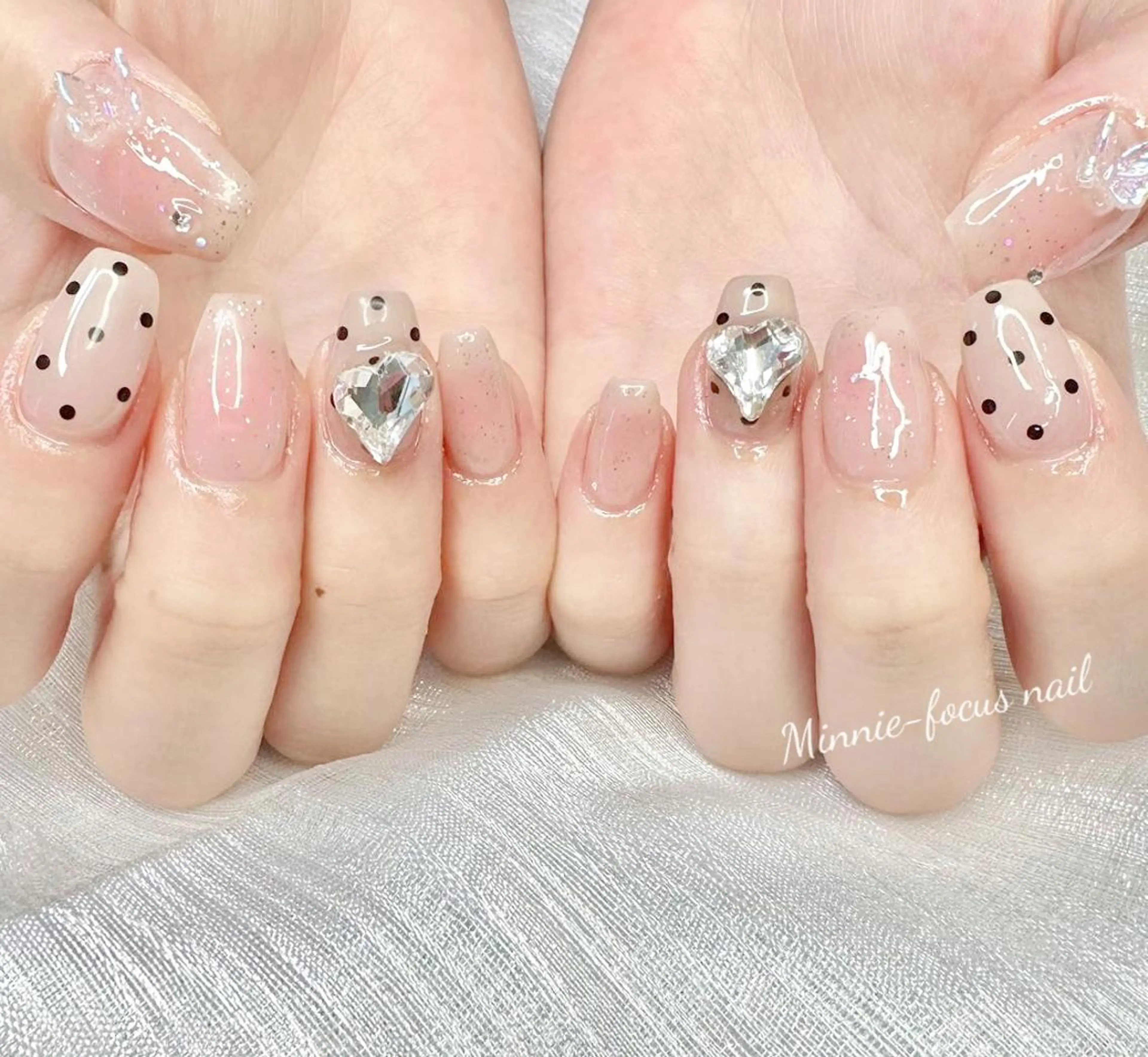ネイル チークネイル ガーリー ゴージャス ハート キラキラネイル 🧸Luvia nail✨のネイルデザイン